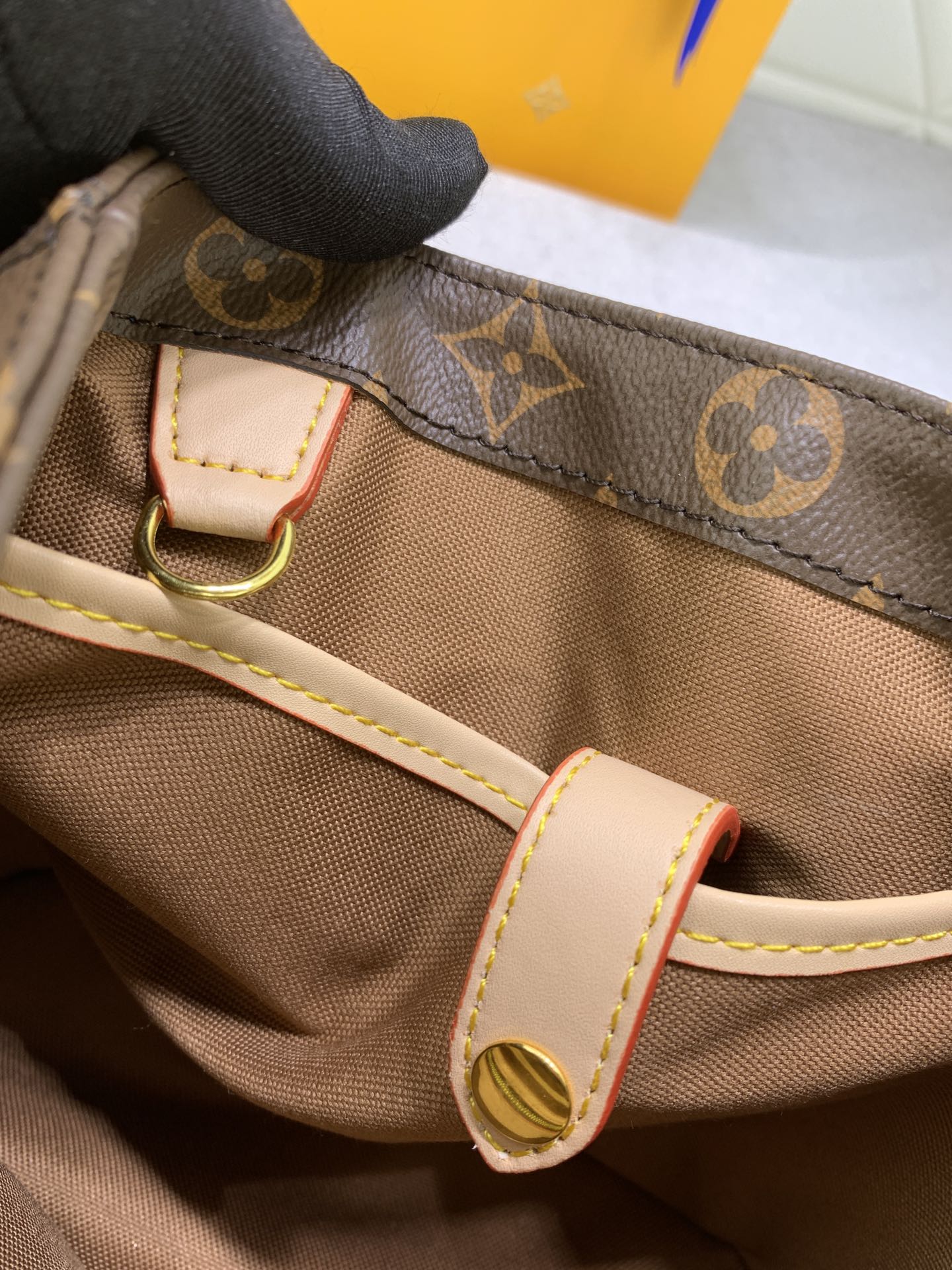 2XE348BDE Stylish leather bag 