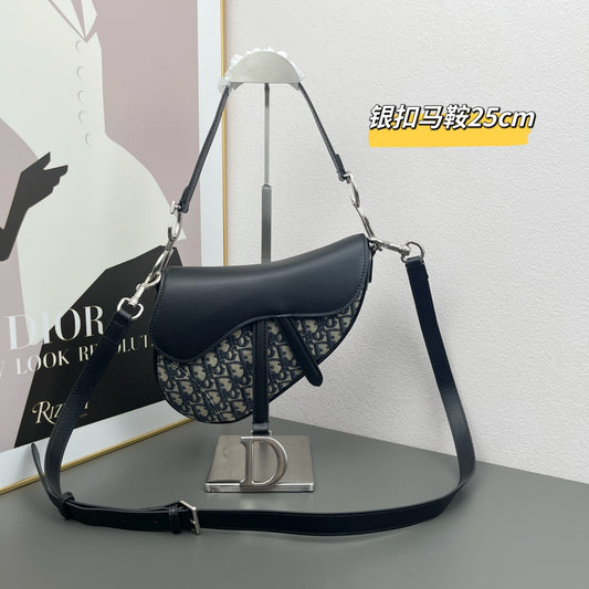 1WD90BDE Stylish leather bag