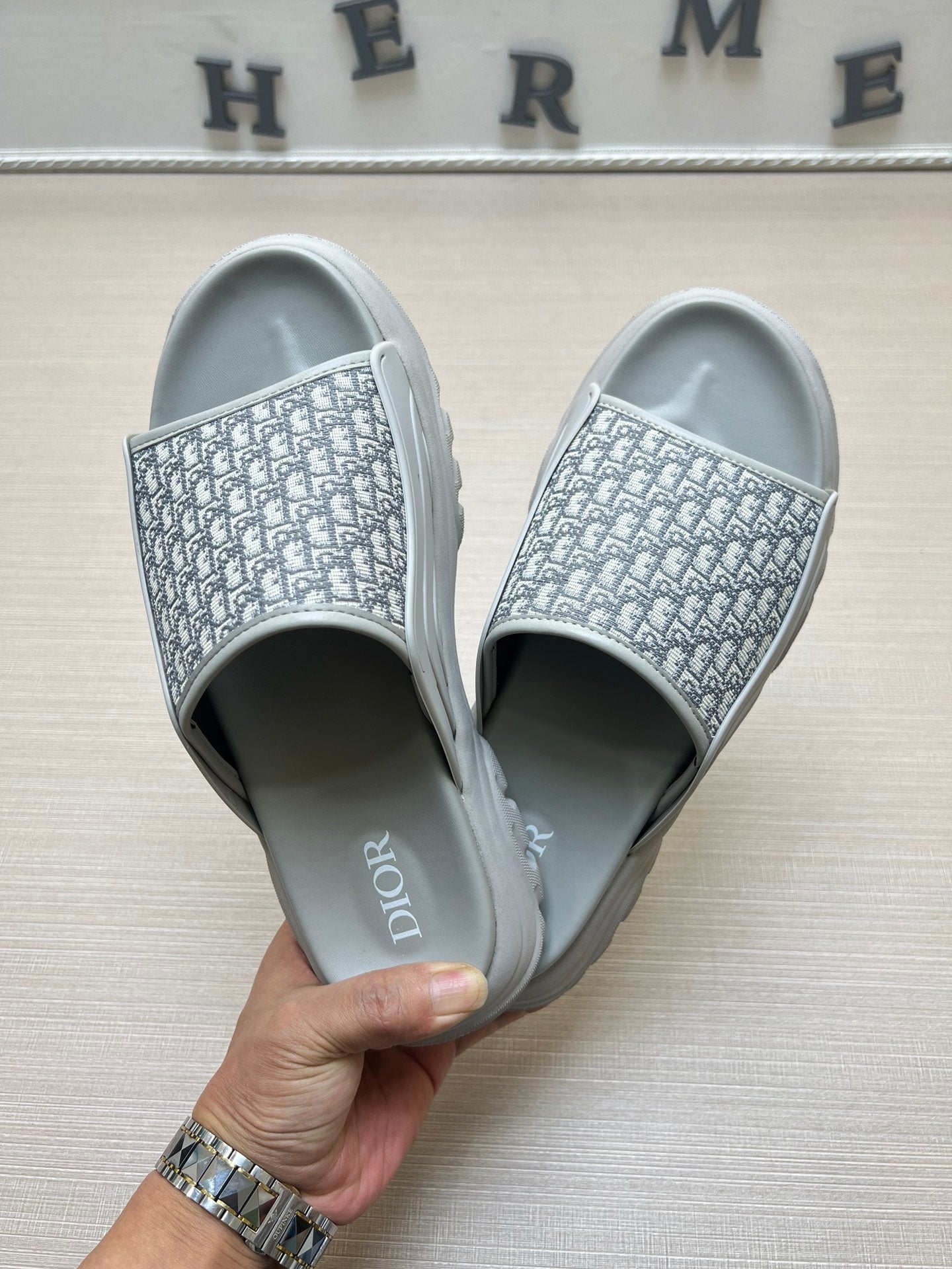 54D8ZDE Stylish slippers