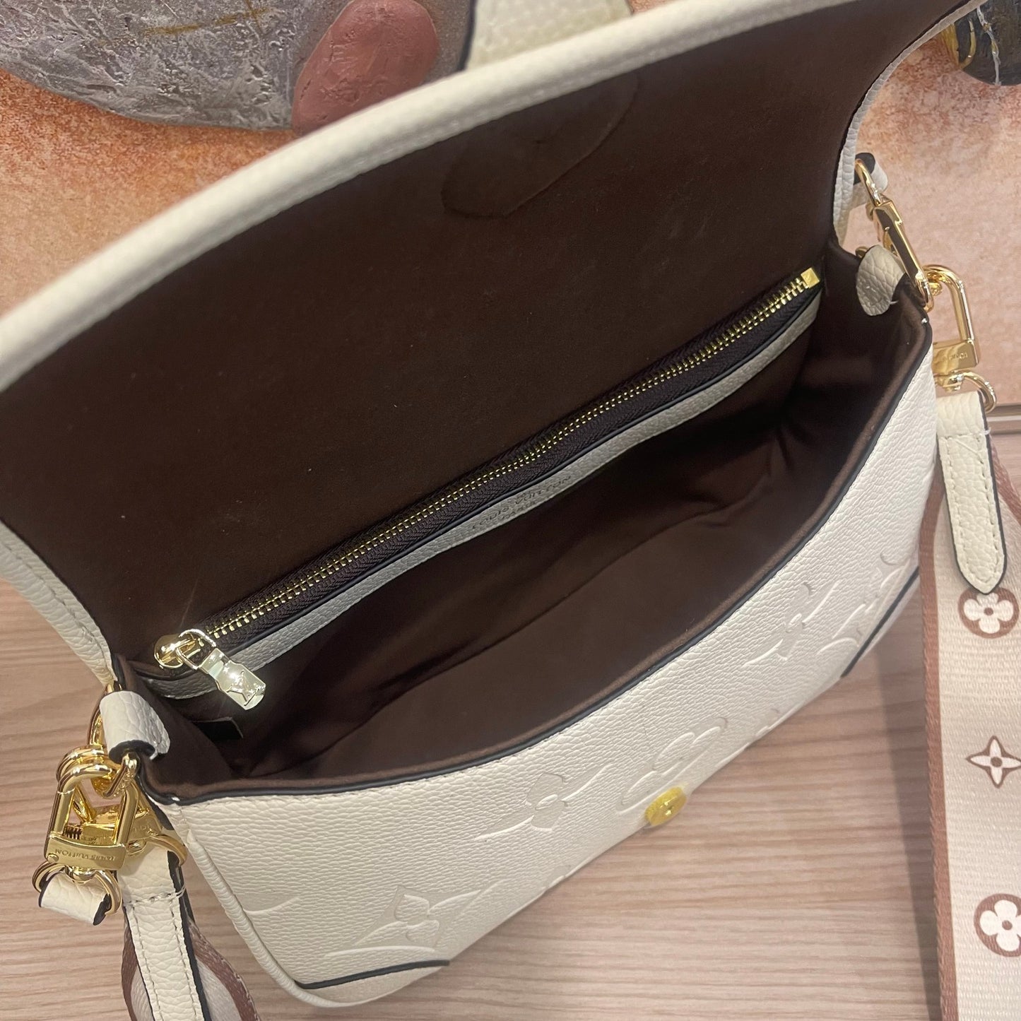 2XE028BDE Stylish leather bag 