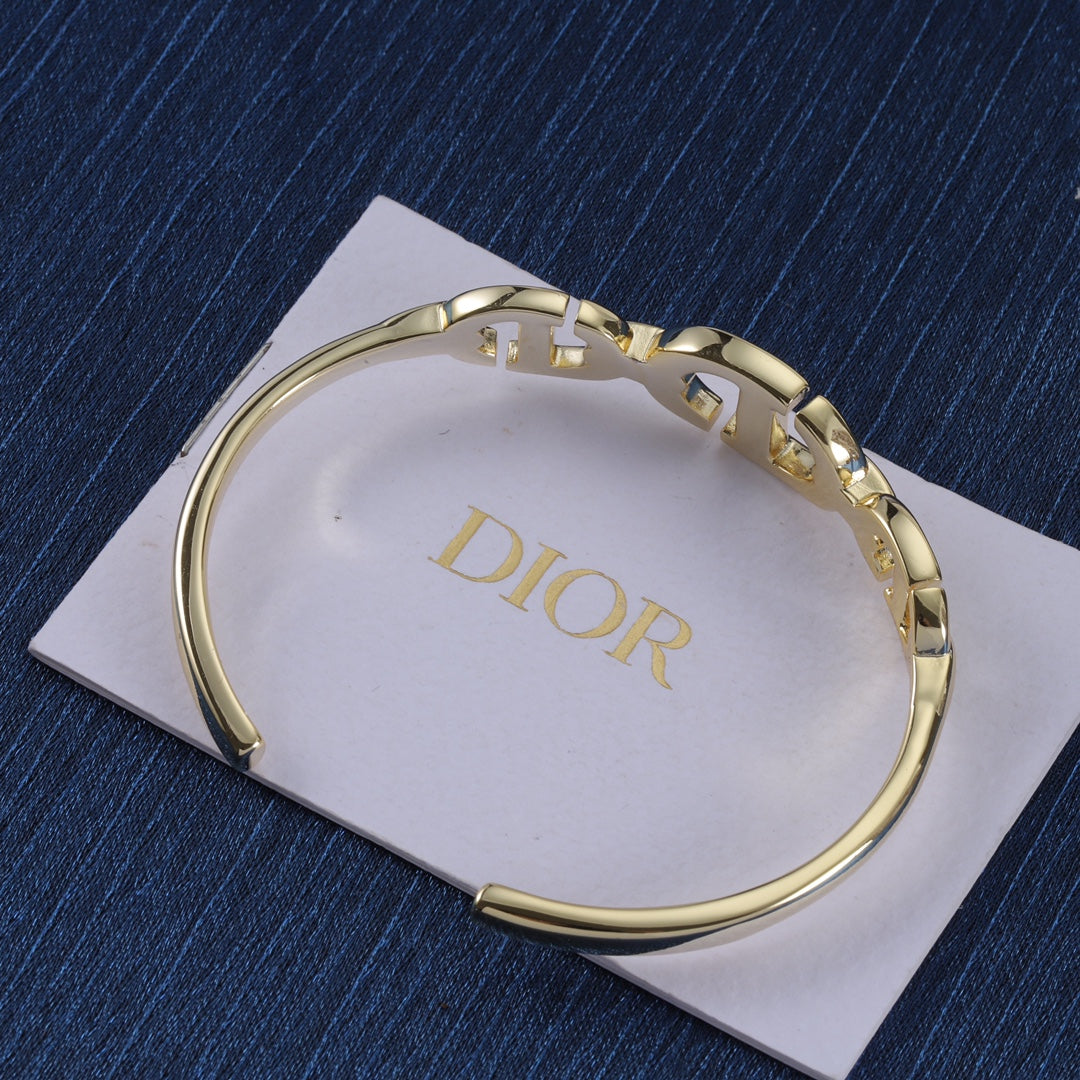 14D1067KDE Stylish Bracelets