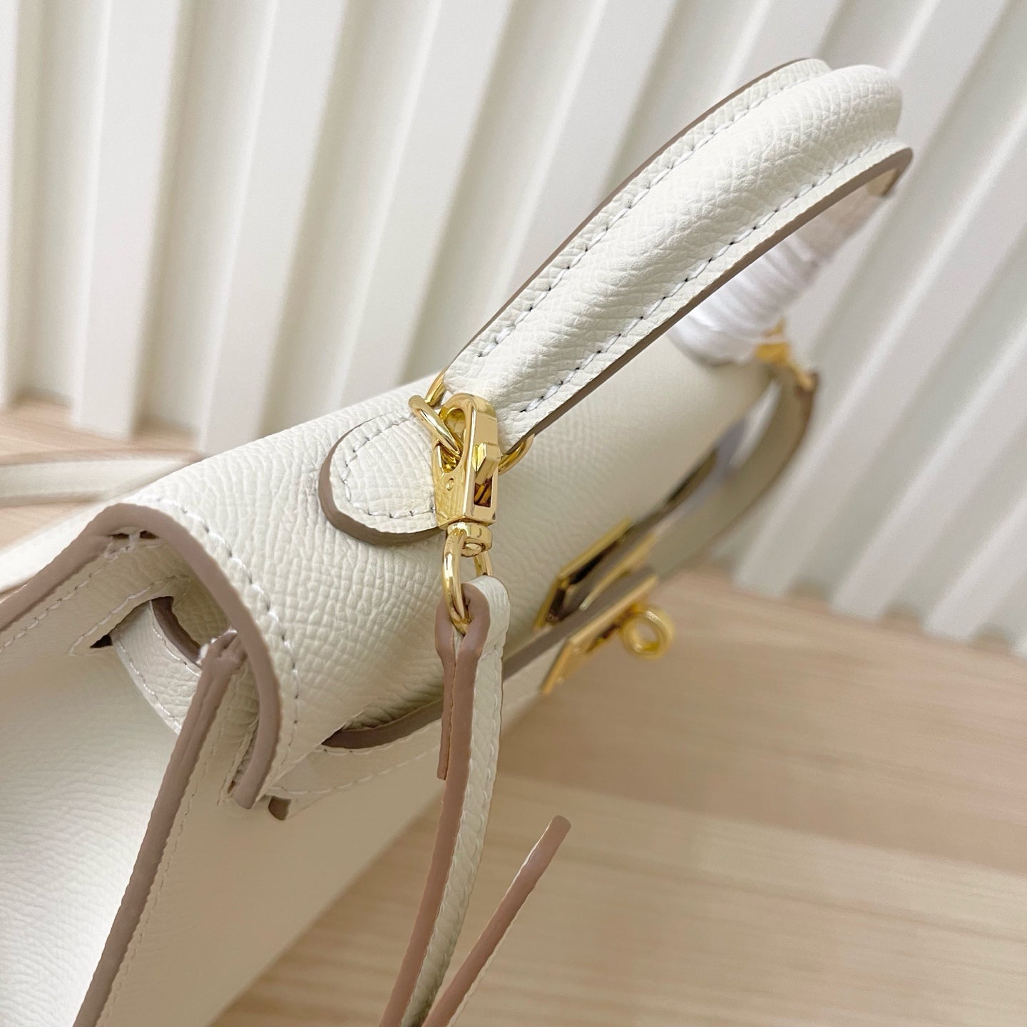 2WH26BDE Stylish leather bag