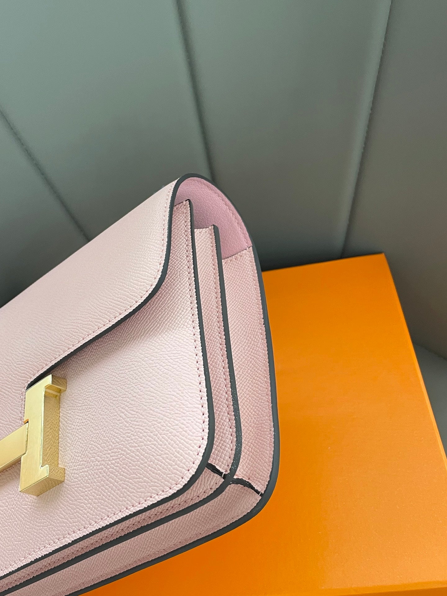 155NH63BDE Stylish leather bag