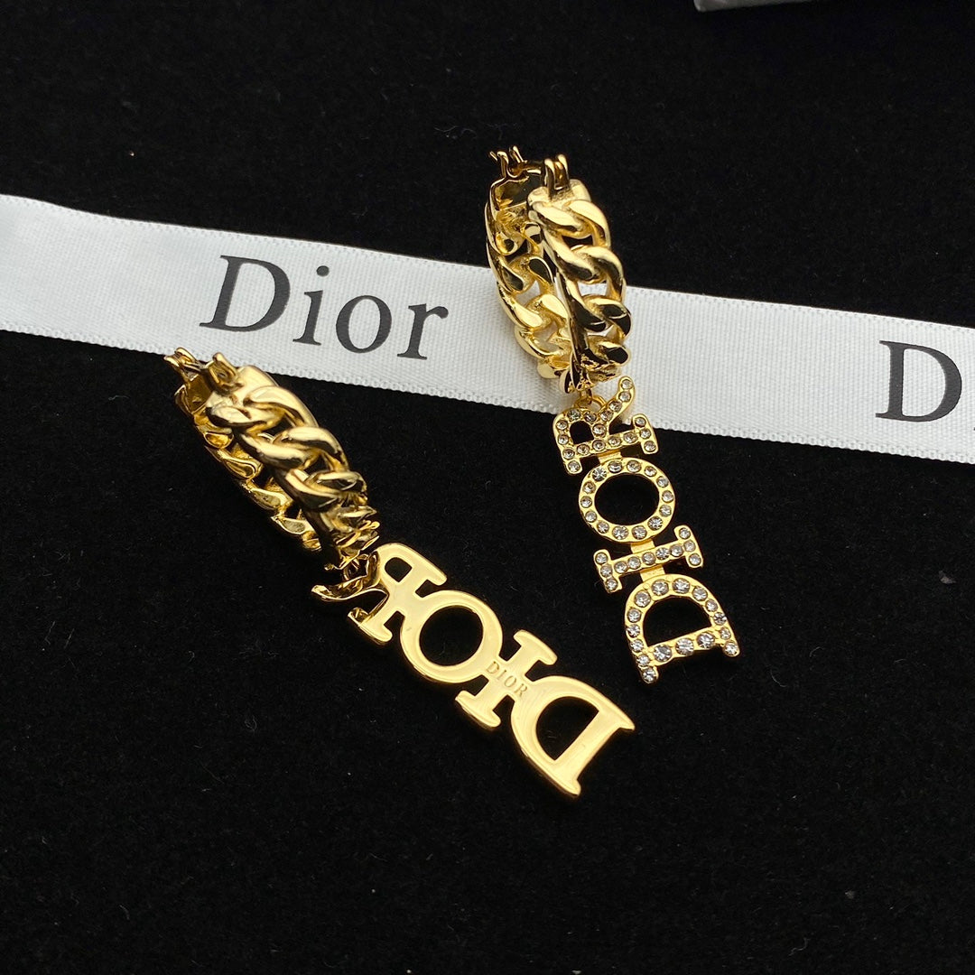 14D401EDE Stylish Earrings