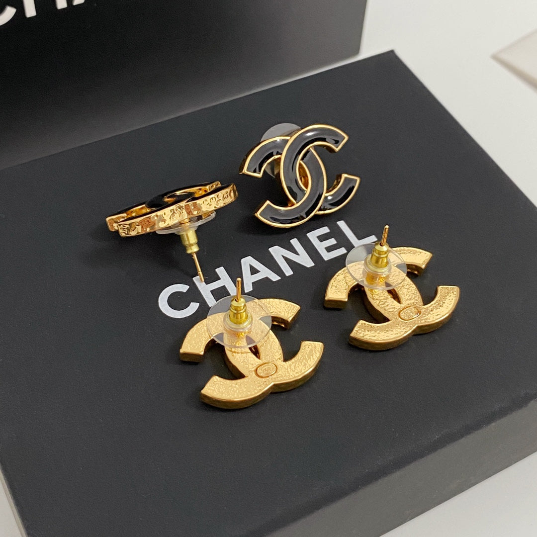 14C504EDE Stylish Earrings