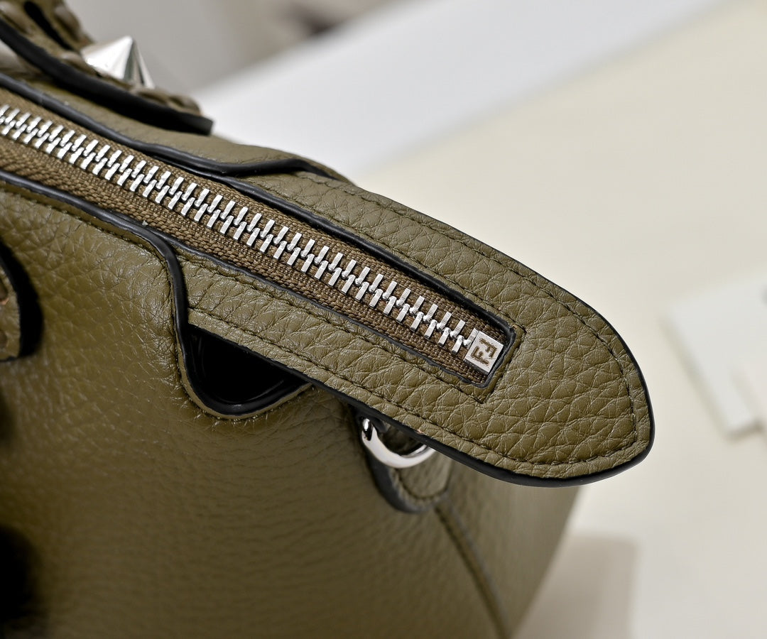 1WF109BDE Stylish leather bag