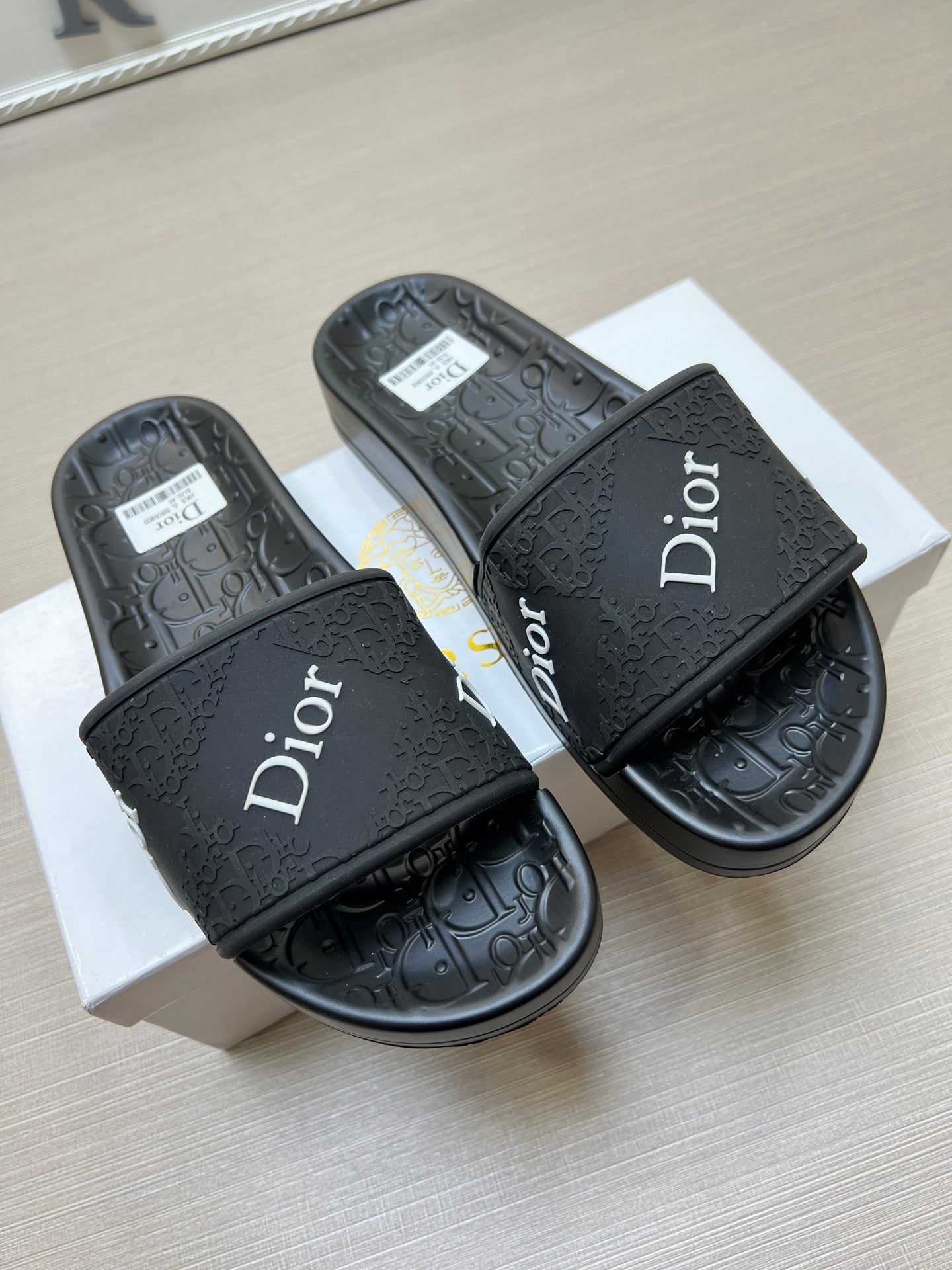 535ZD279ZDE Stylish Slippers