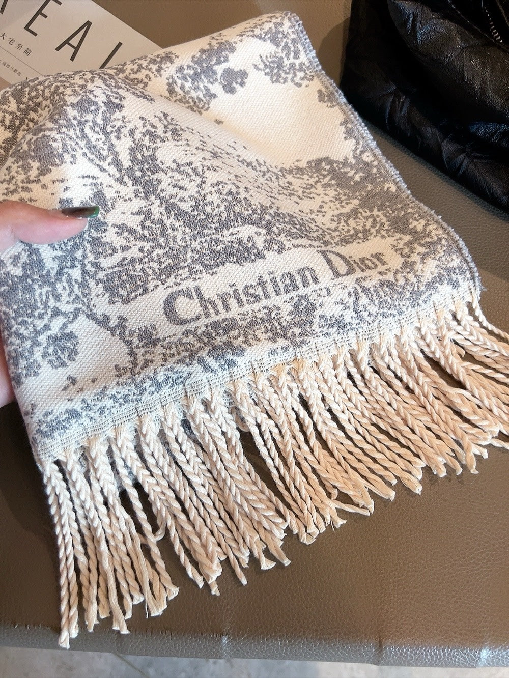 185ZD13WDE Stylish Winter Scarves
