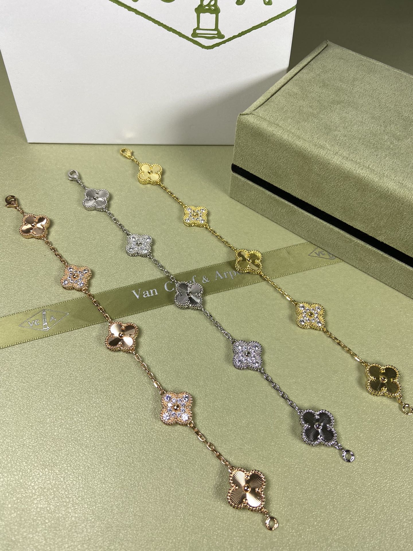 5XVA181KDE Stylish bracelets  5 flowers normal size1.5cm flower