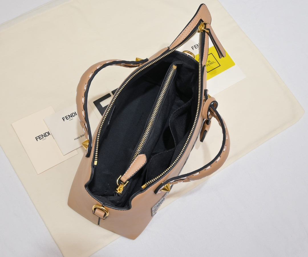 1WF110BDE Stylish leather bag