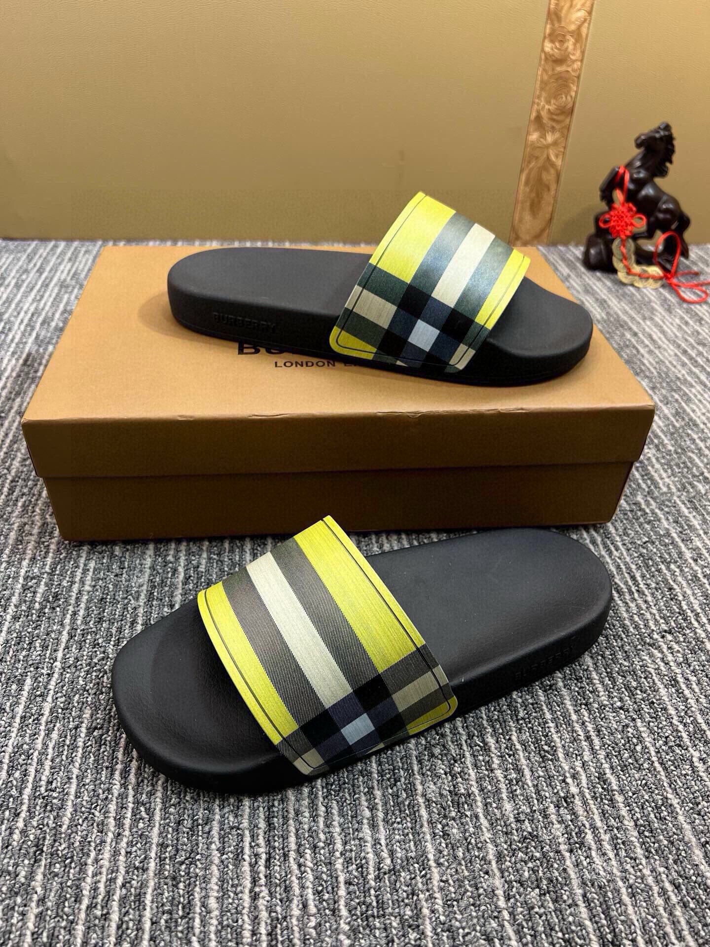 535ZR258ZDE Stylish Slippers