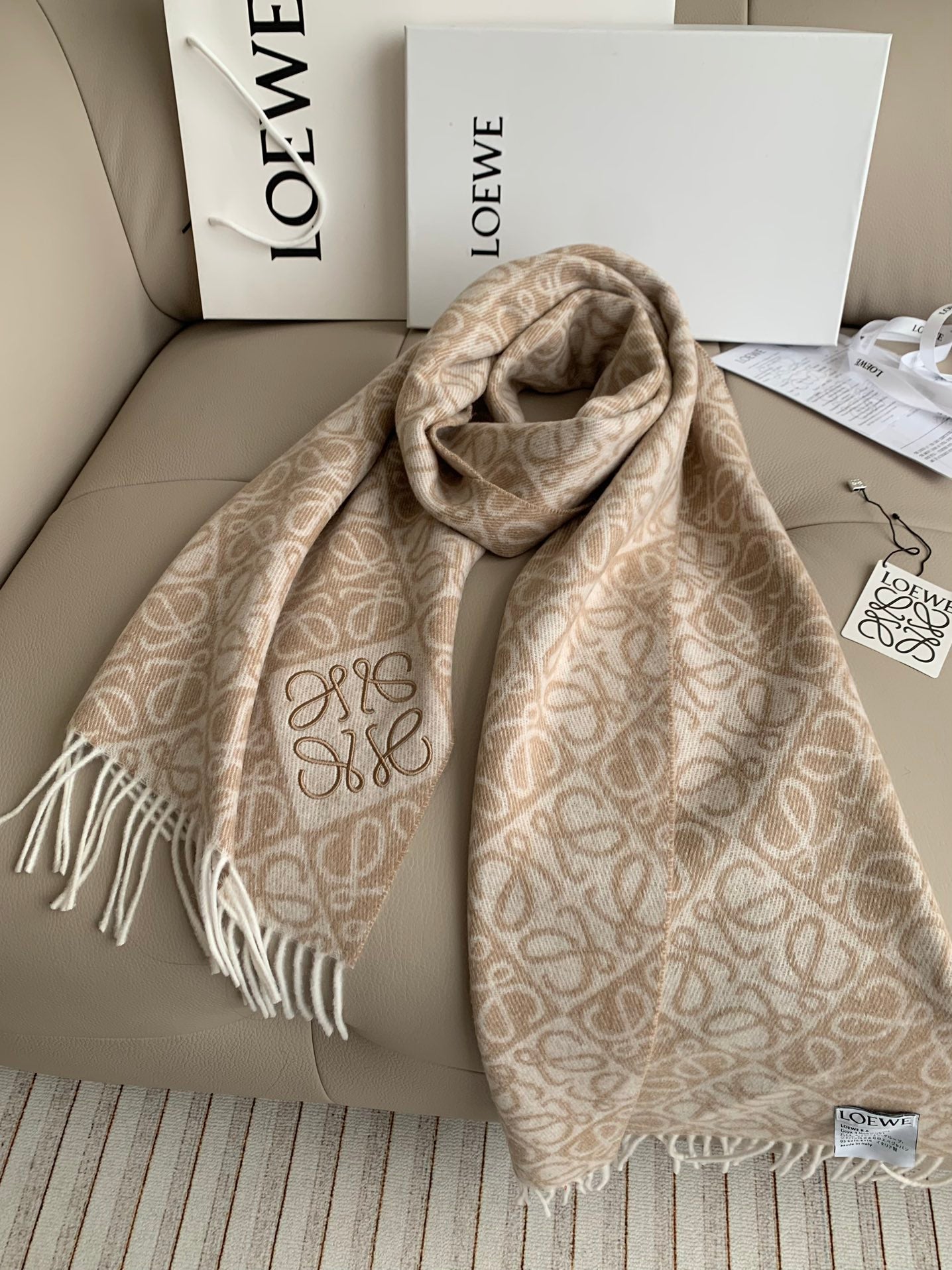 185RA64WDE Stylish Winter Scarves