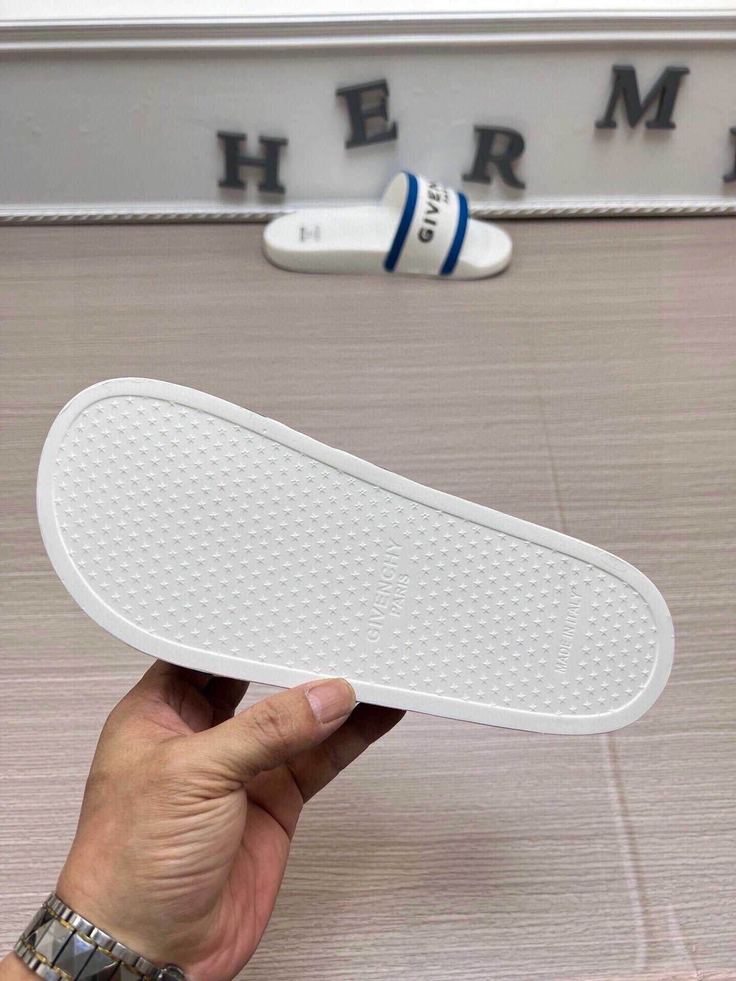 535ZGV264ZDE Stylish Slippers