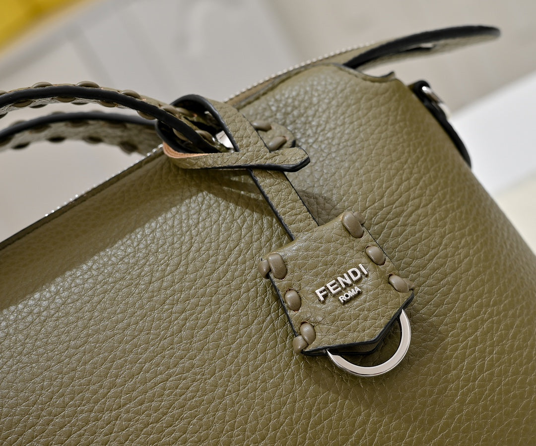 1WF109BDE Stylish leather bag