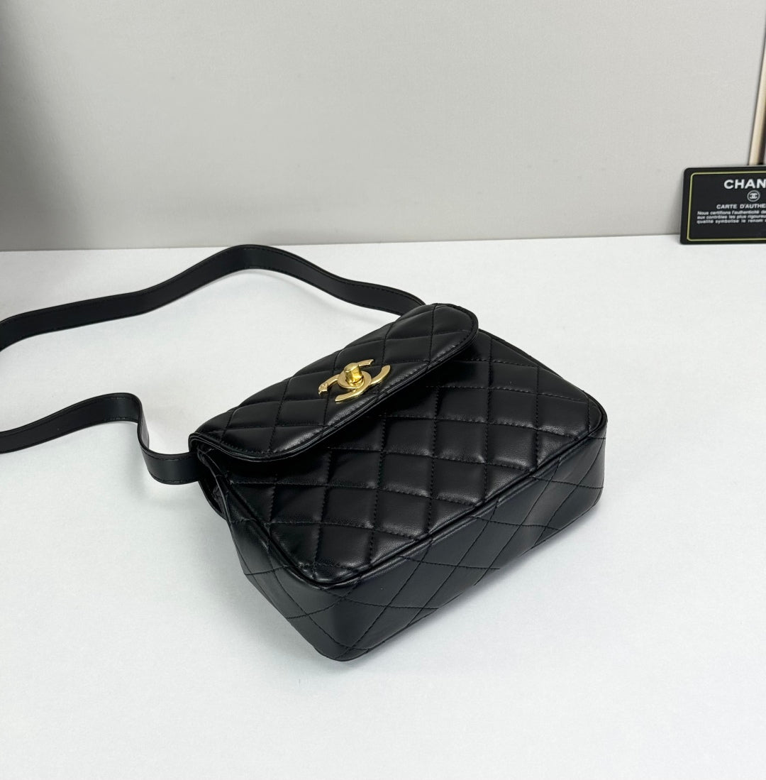 15RC63BDE Stylish leather bag