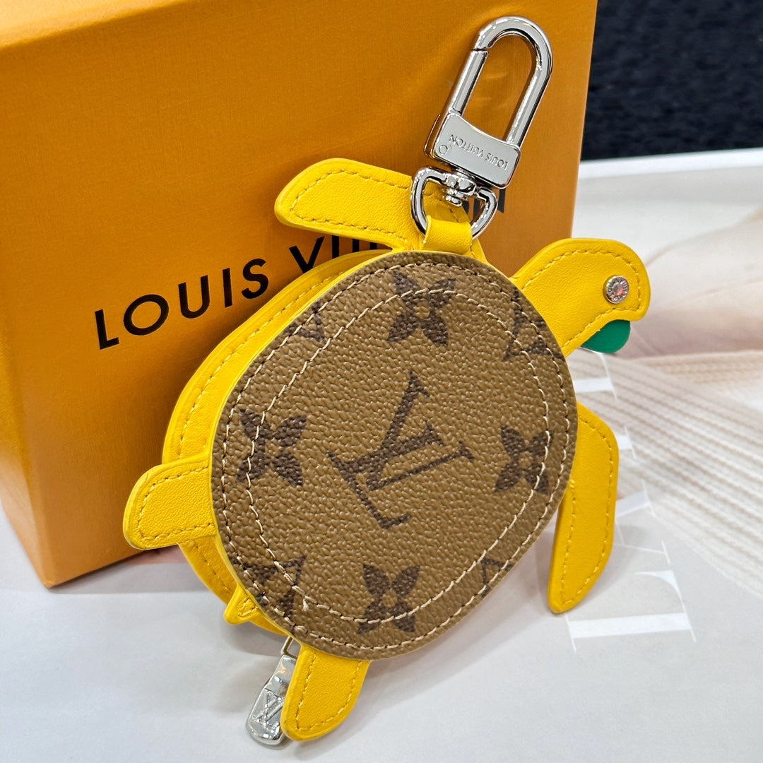 14E25ADE Stylish key closure