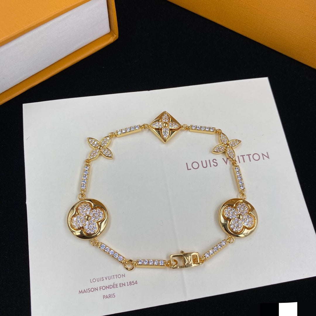 1XE602XDE Stylish Bracelets