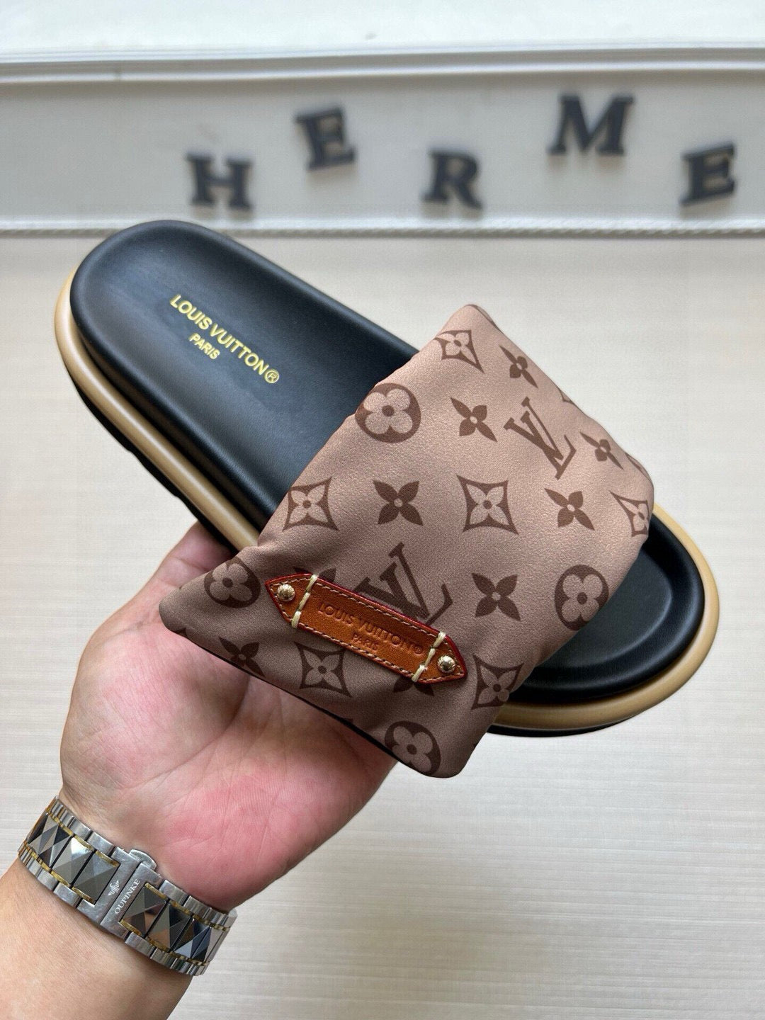 5QE9ZDE Stylish Slippers