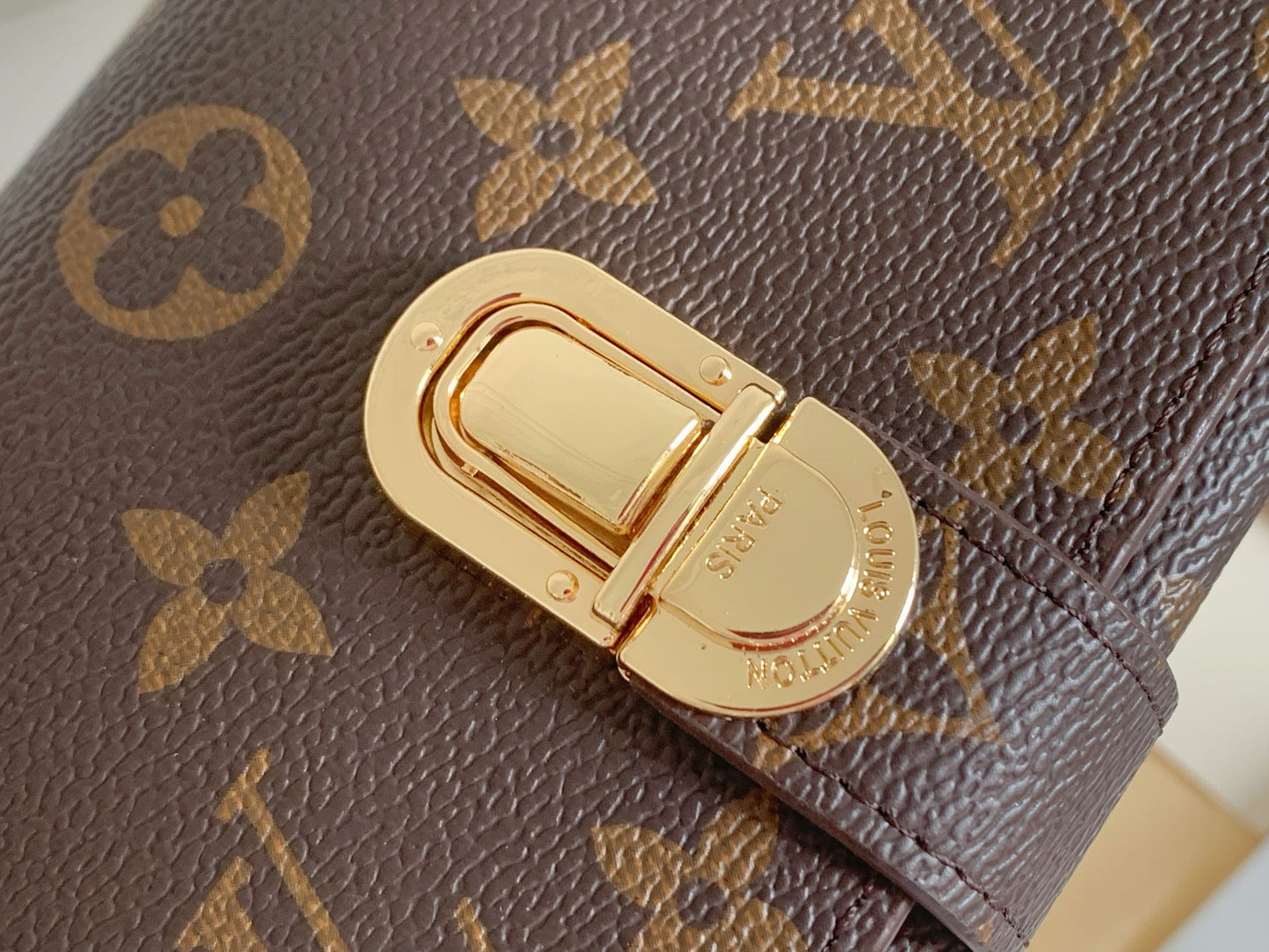 1XE73BDE Stylish leather wallets with package