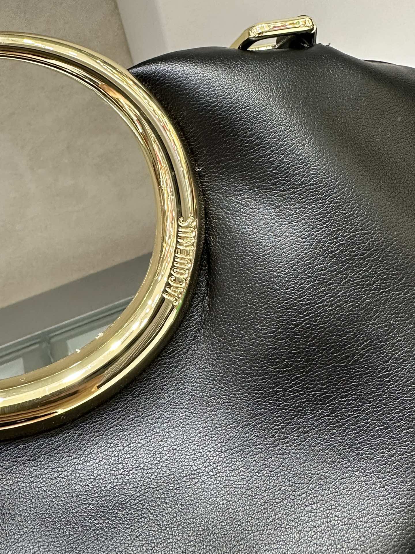 155NA12BDE Stylish leather bag