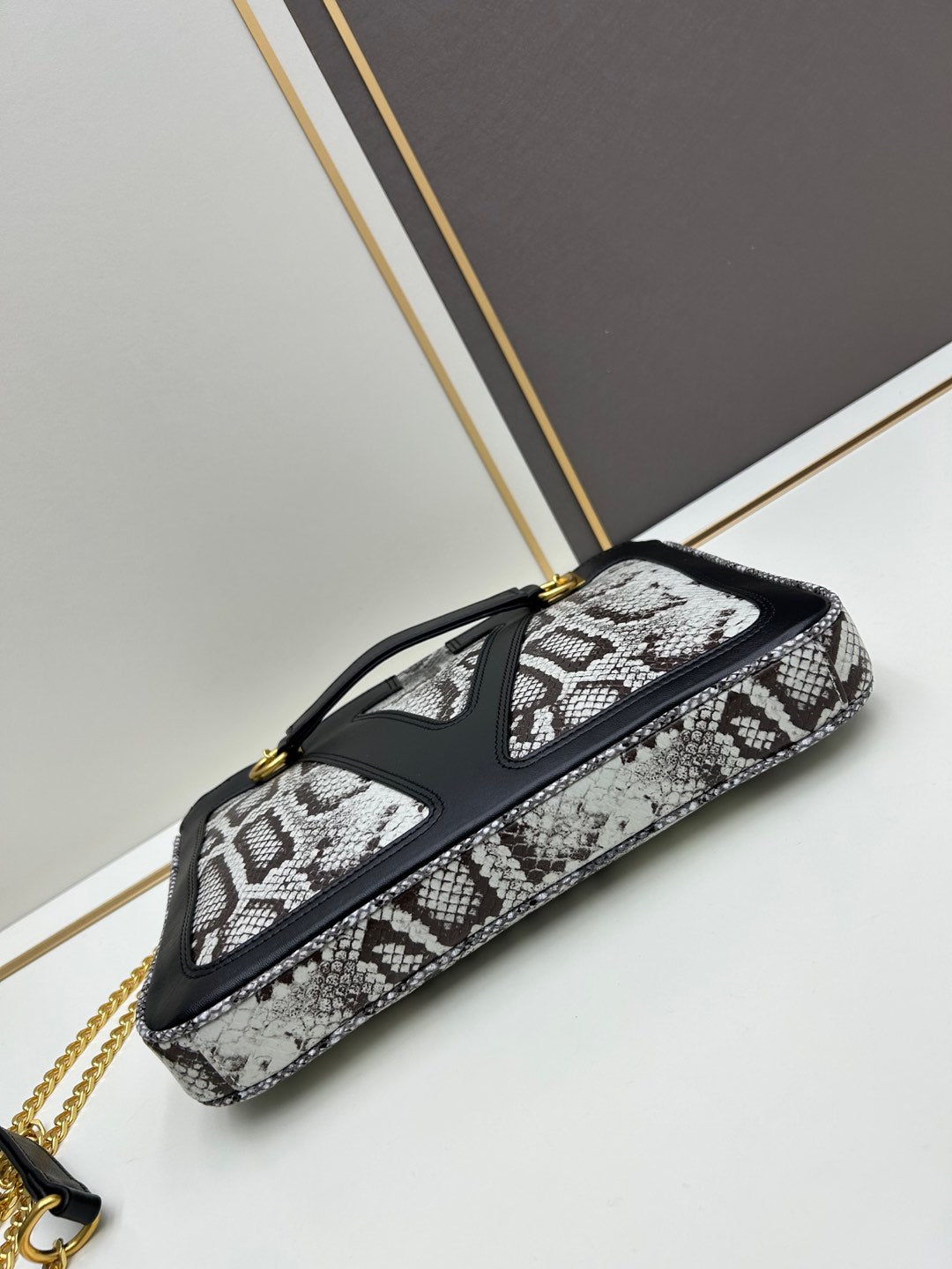 2WVL47BDE Stylish leather bag