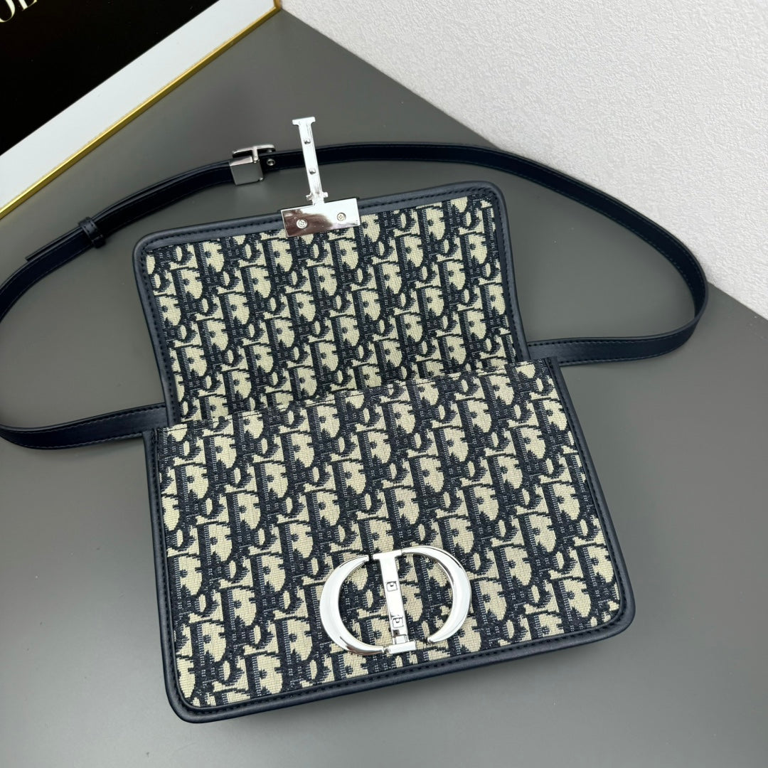 1WD82BDE Stylish leather bag