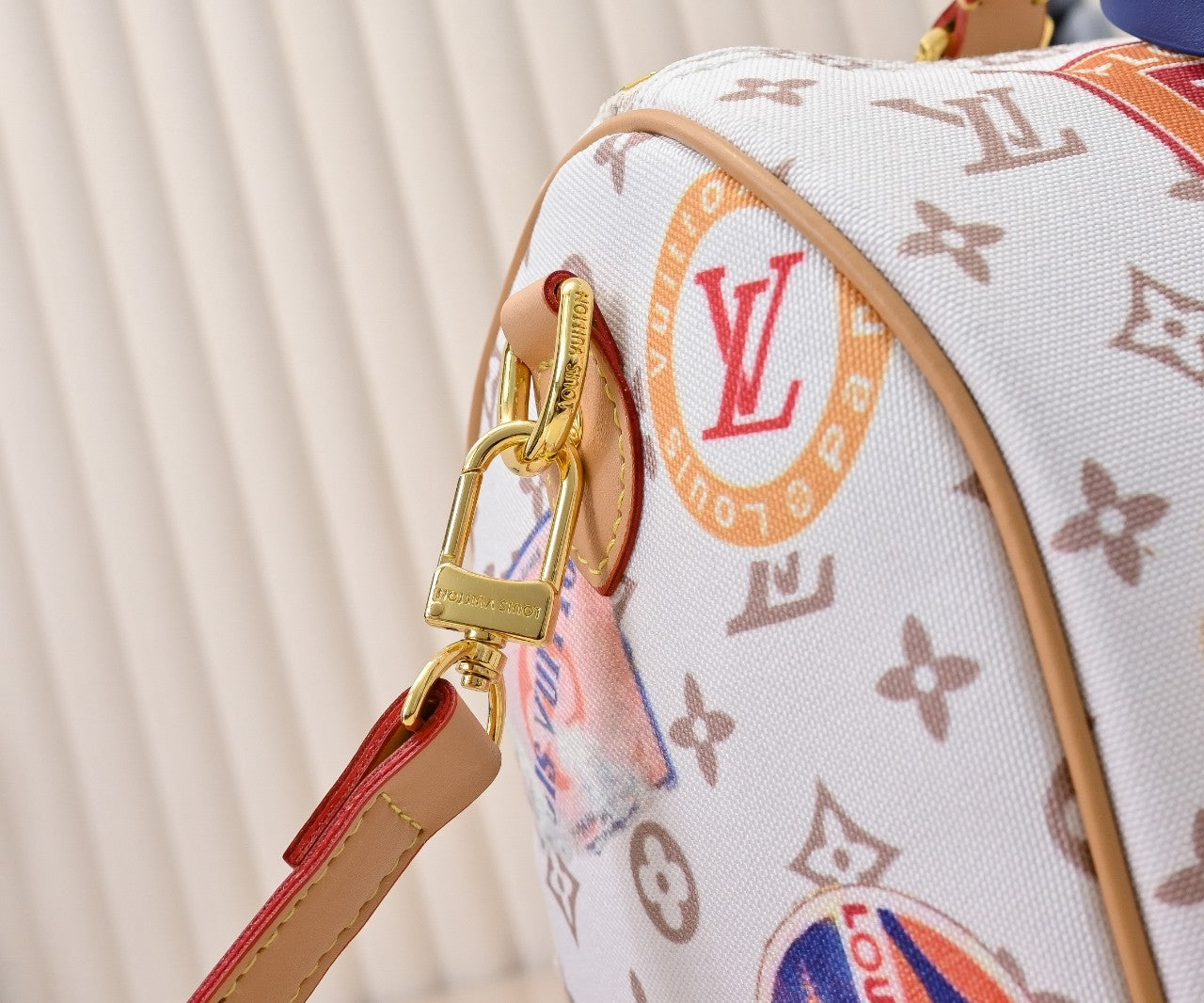 155NE21BDE Stylish Luggage bags