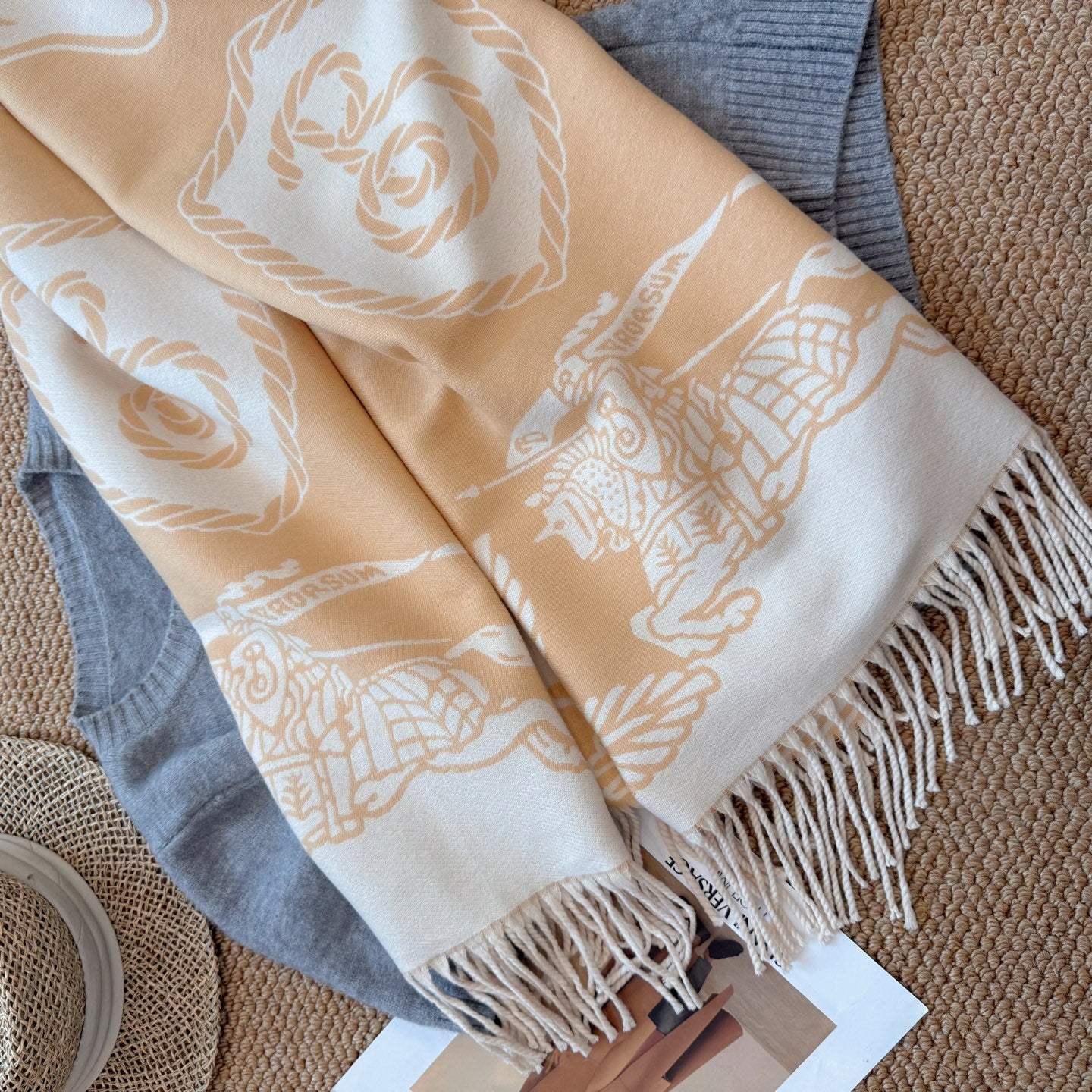 185ZR37WDE Stylish Winter Scarves