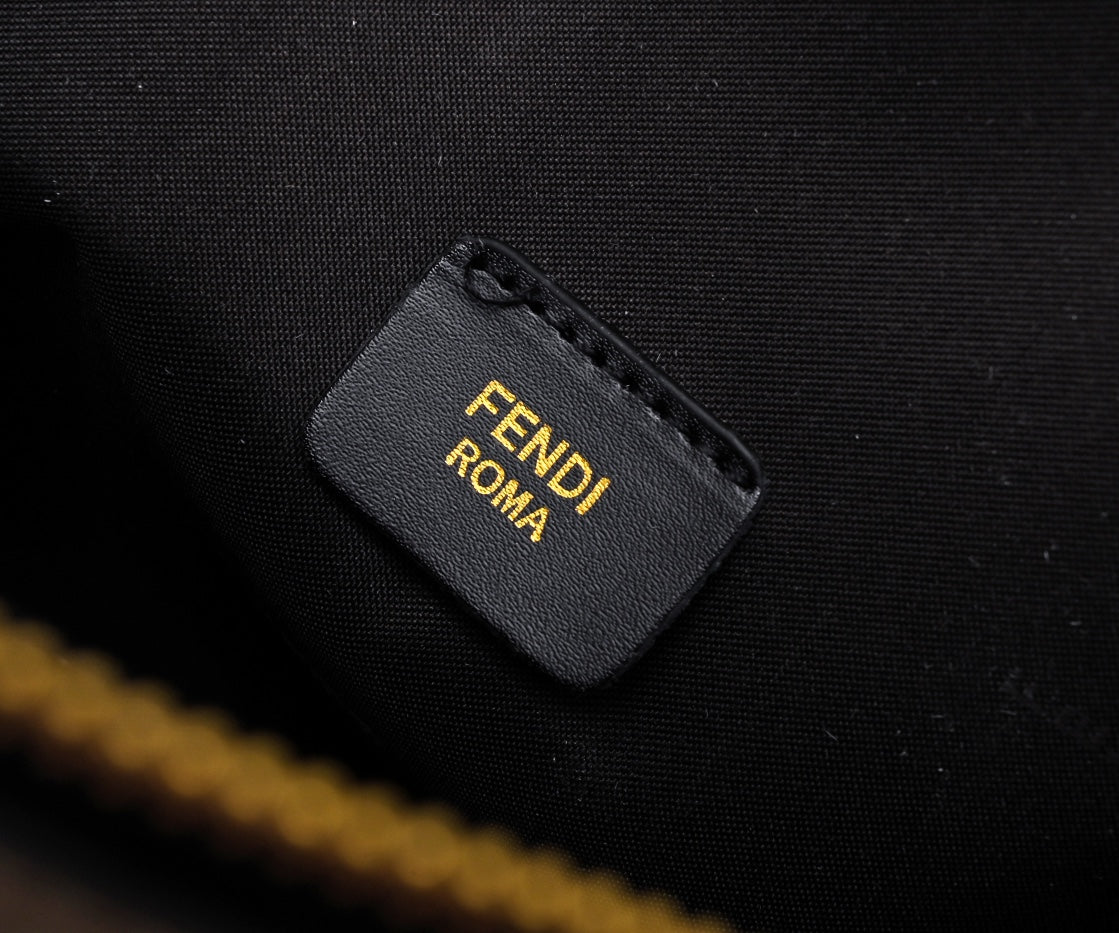 1WF110BDE Stylish leather bag