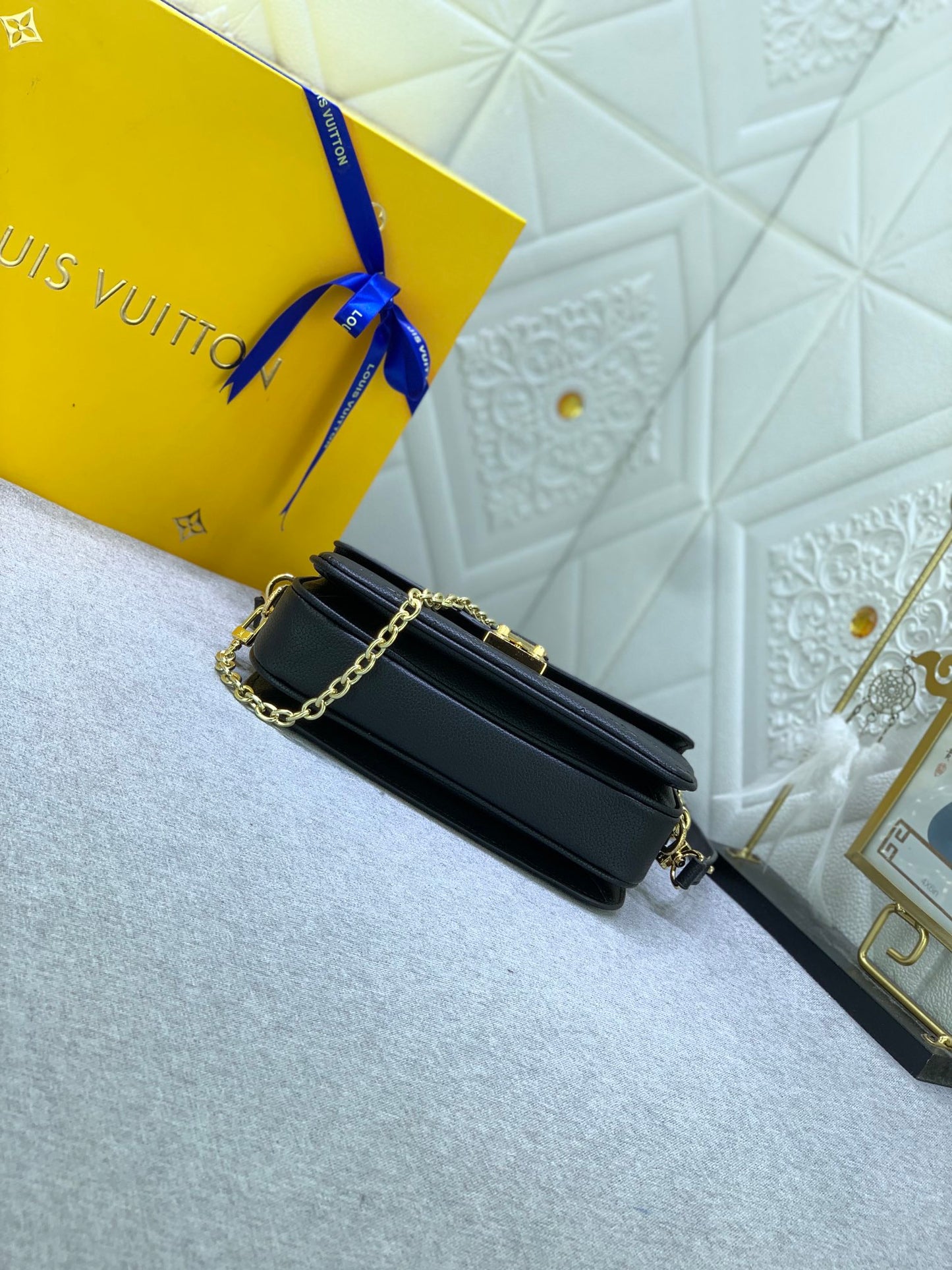 2XE43BDE Stylish leather bag 