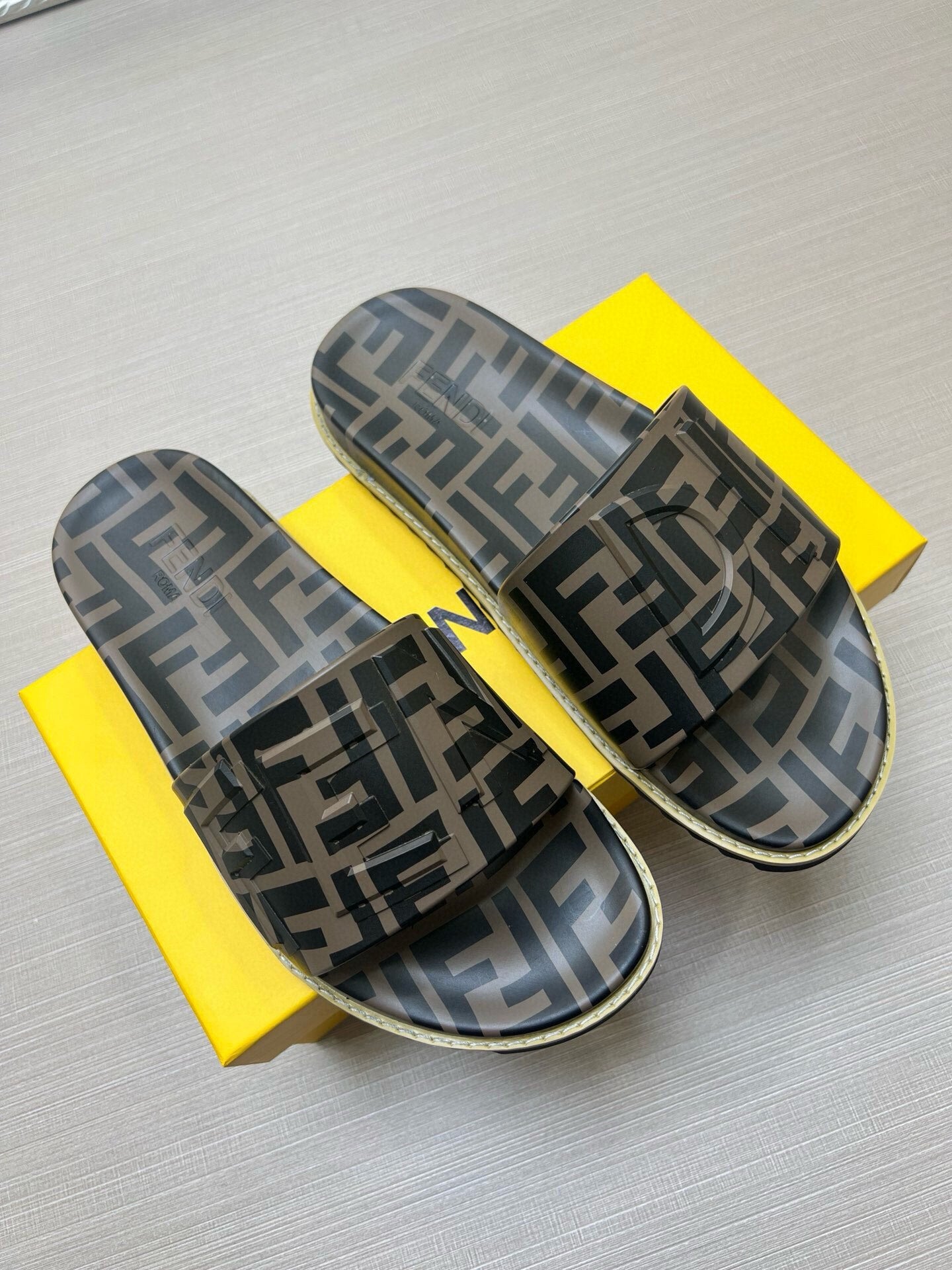 535ZF282ZDE Stylish Slippers