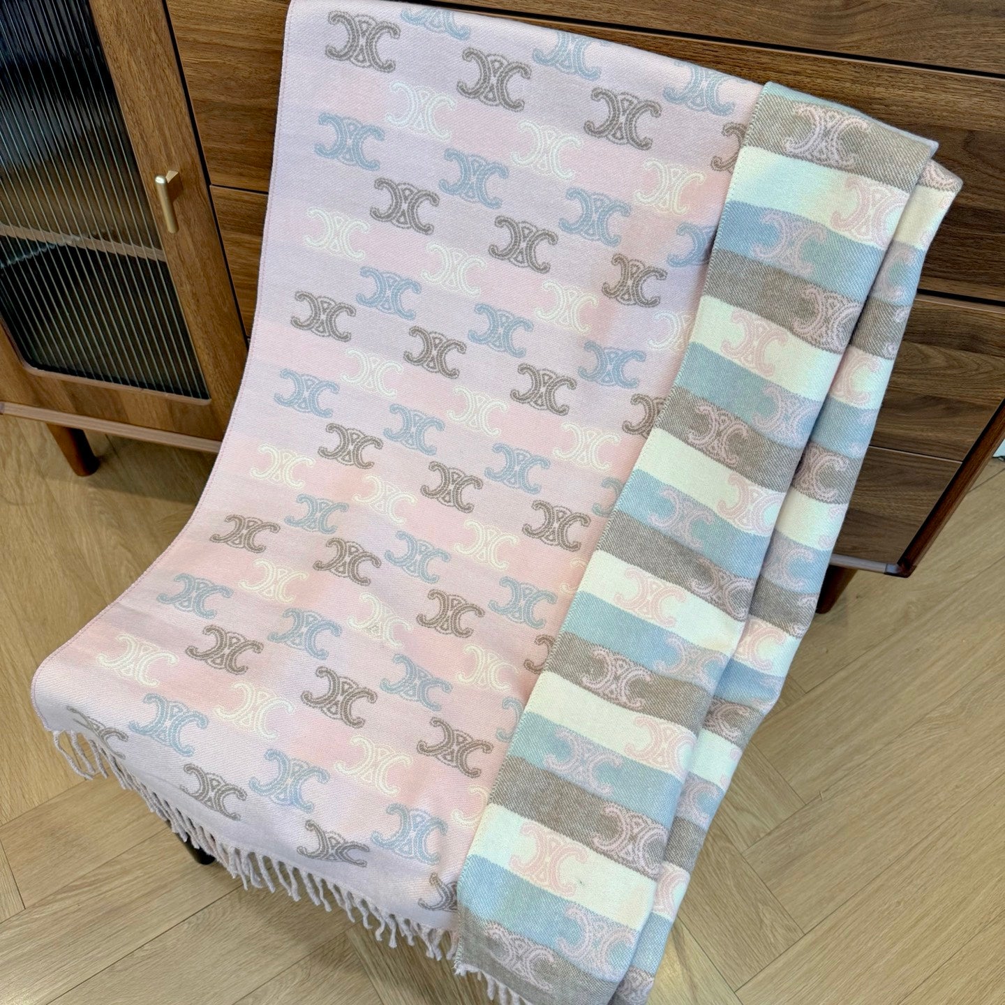 185RF66WDE Stylish Winter Scarves