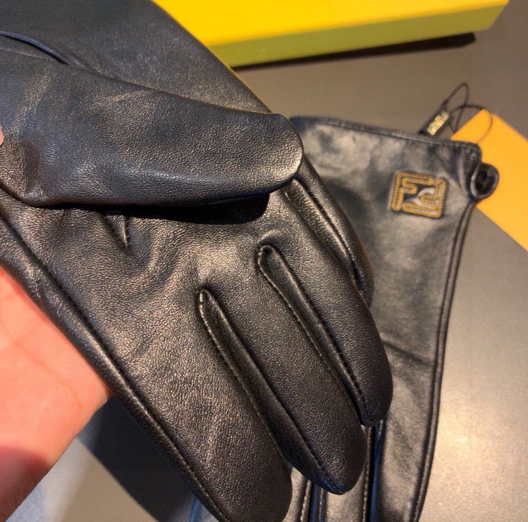 14F12SDE Stylish sheepskin gloves