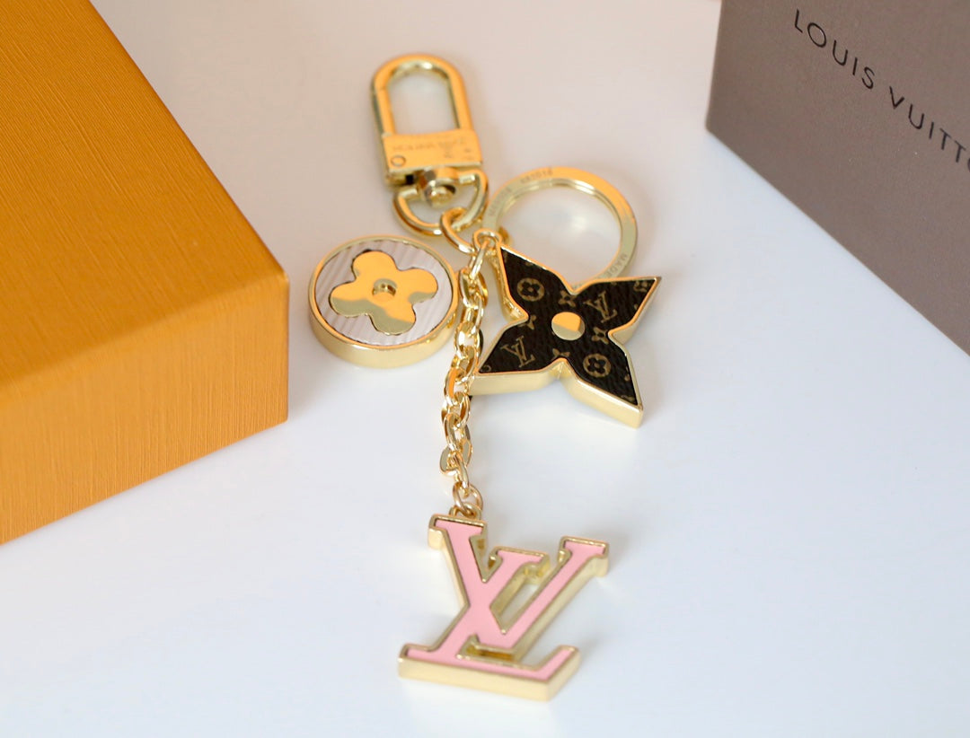 165XE13ADE Stylish Keychains