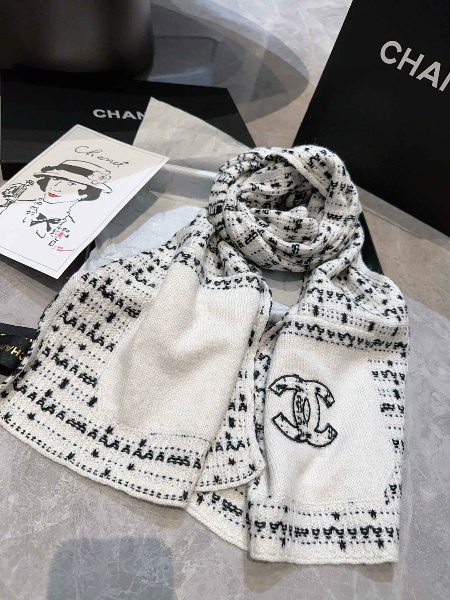 185ZC23WDE Stylish Winter Scarves