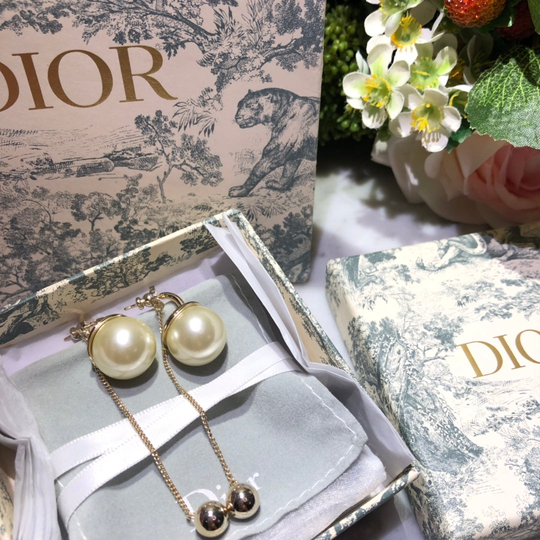 1YD453EDE Stylish Earrings