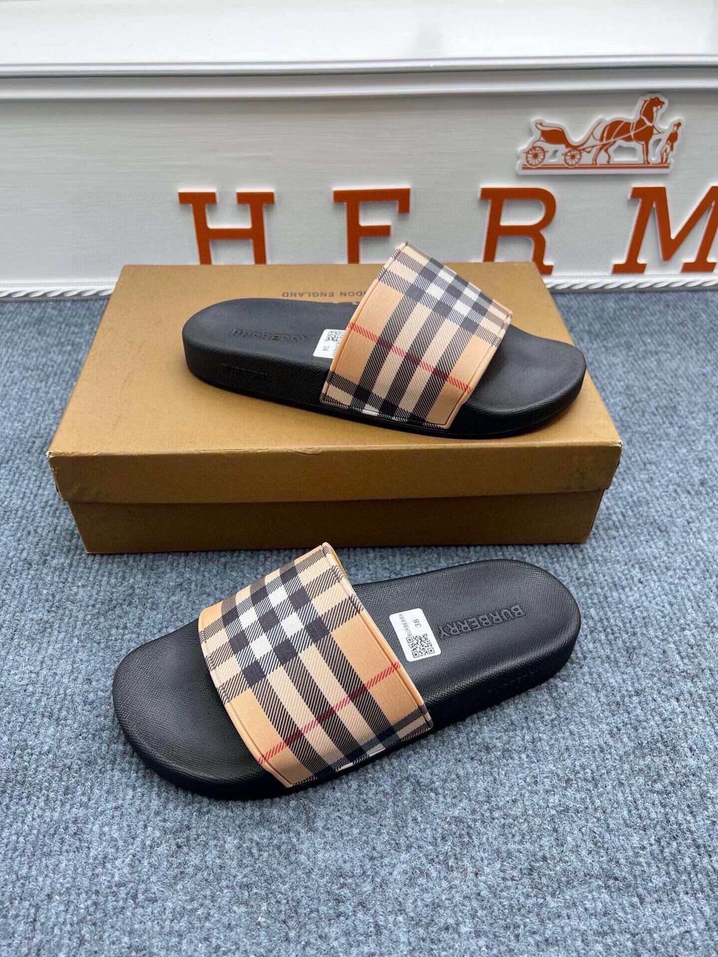 535ZR253ZDE Stylish Slippers