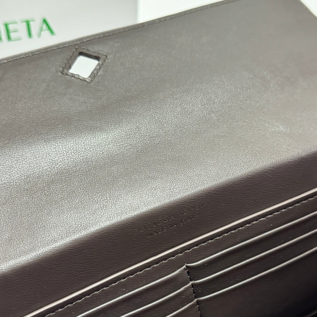 1XA380BDE Stylish leather bag 