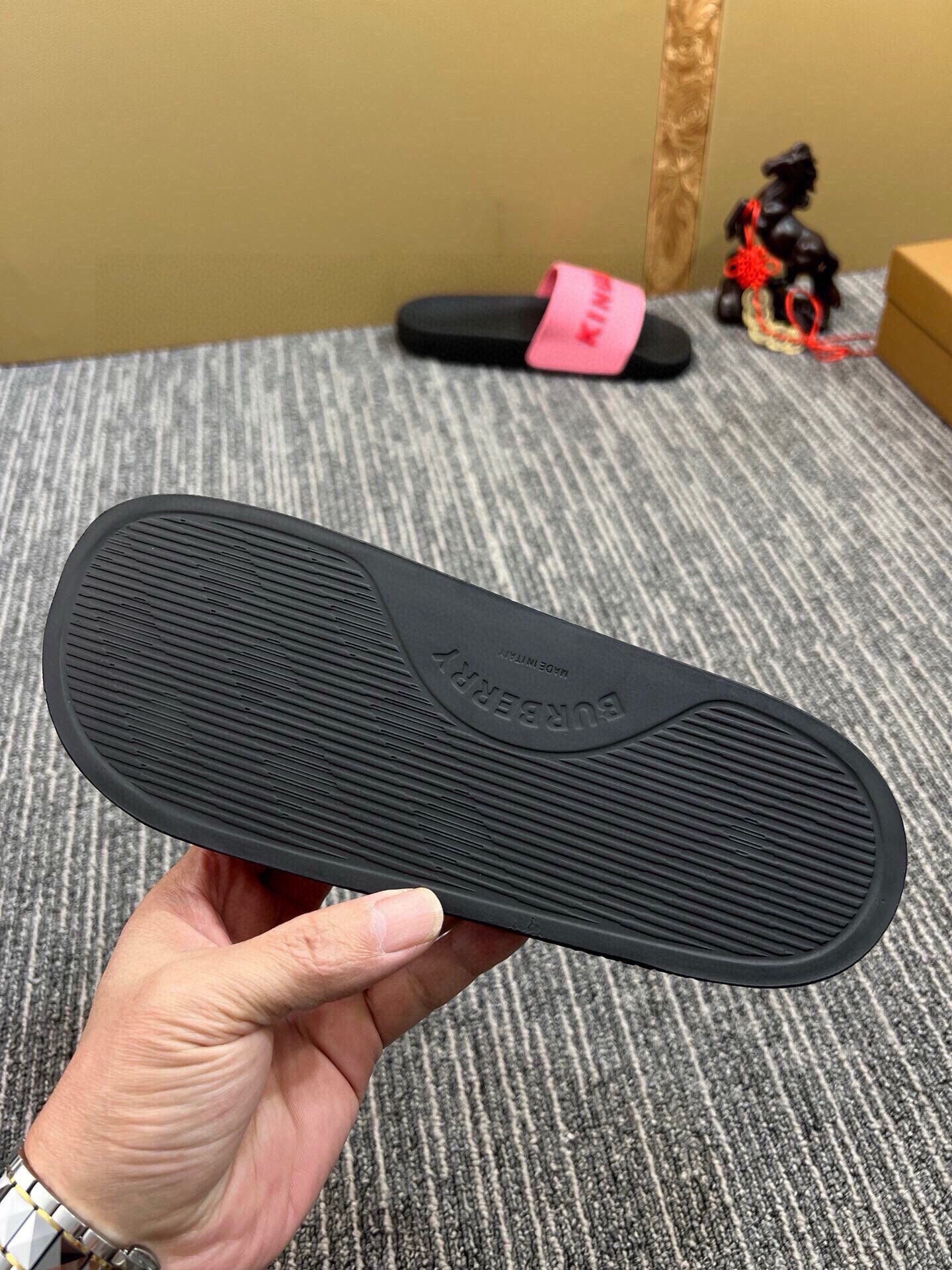 535ZR255ZDE Stylish Slippers