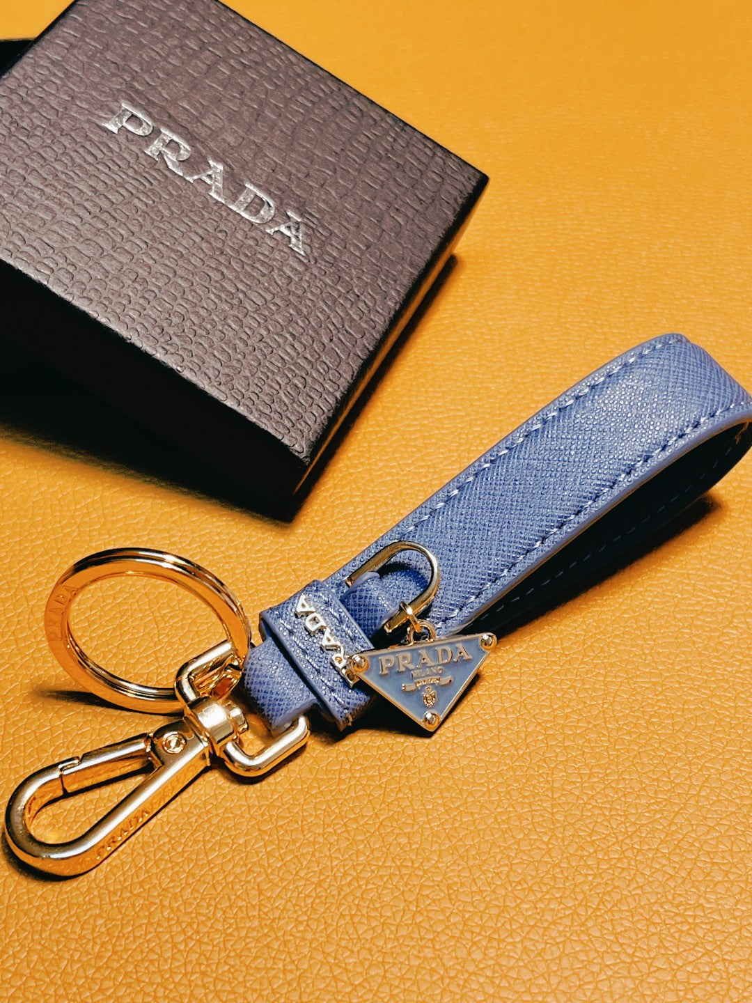14PD27ADE Stylish key closure