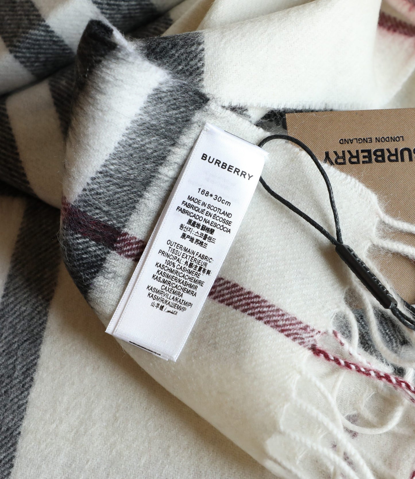 185ZR3WDE Stylish Winter Scarves