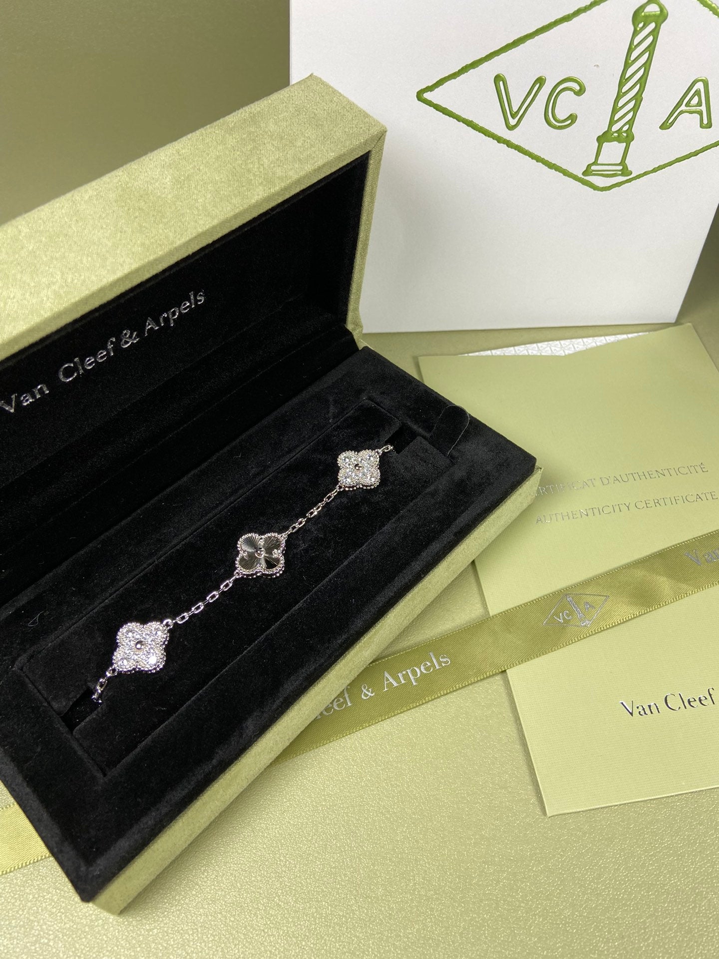 5XVA181KDE Stylish bracelets  5 flowers normal size1.5cm flower