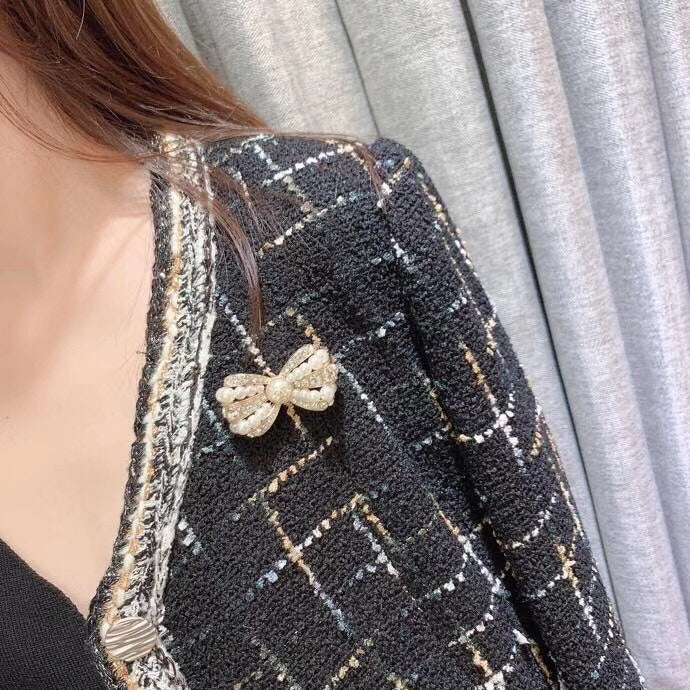 14C228XDE Stylish Brooch