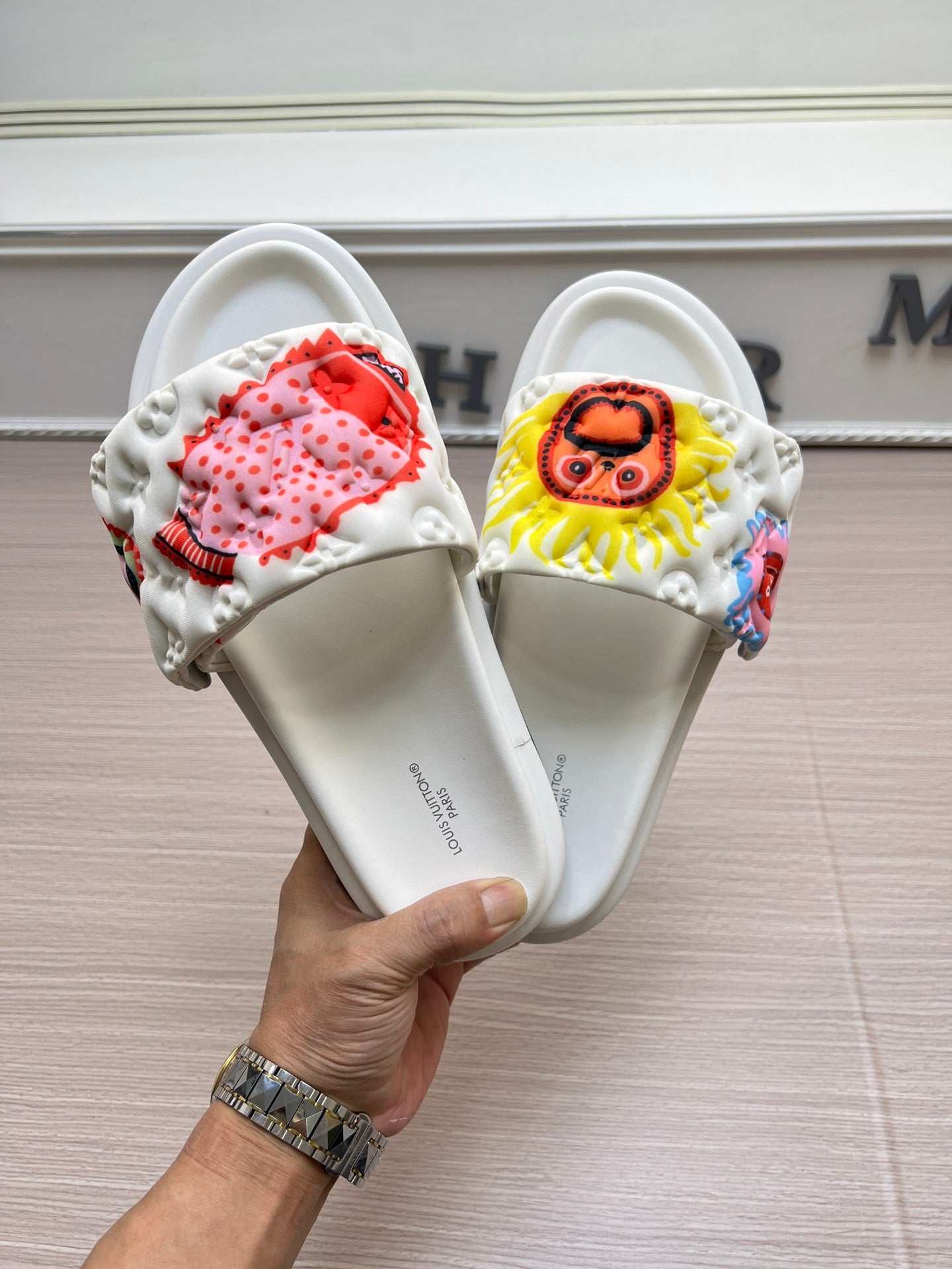 5YE154ZDE Stylish Slippers