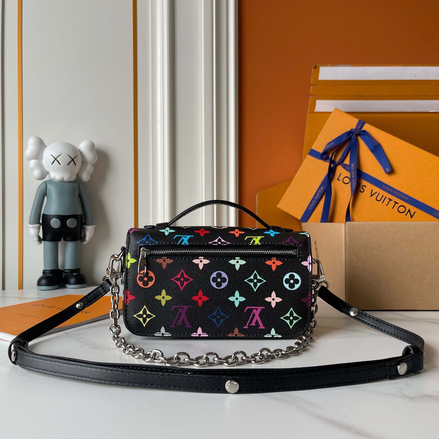 155NE38BDE Stylish leather bag