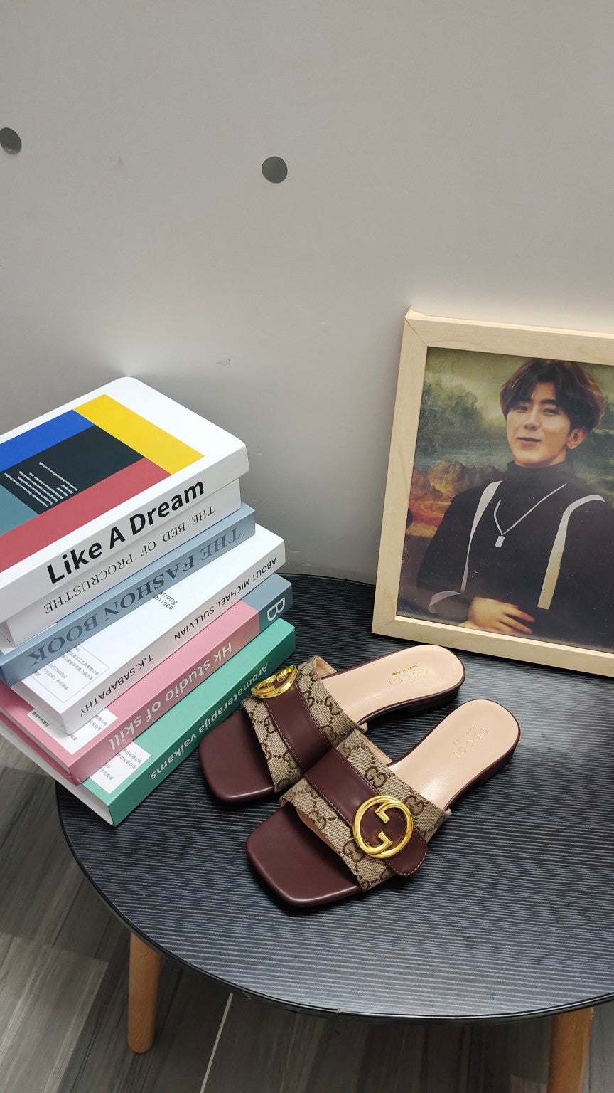 14B100ZDE Stylish slippers