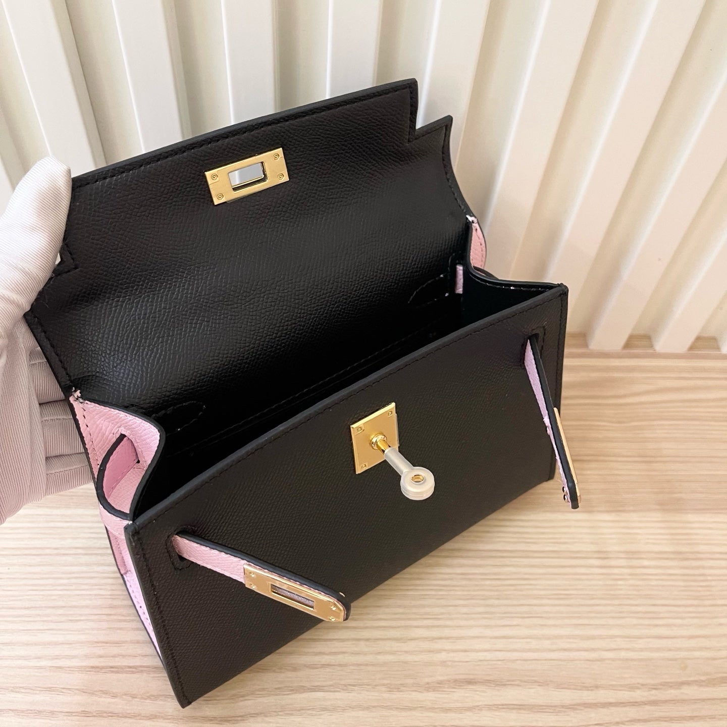 2WH25BDE Stylish leather bag