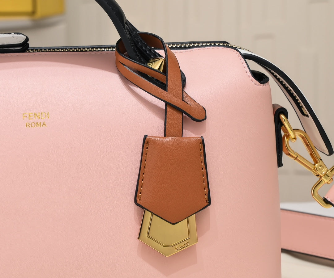 2XF132BDE Stylish leather bag 