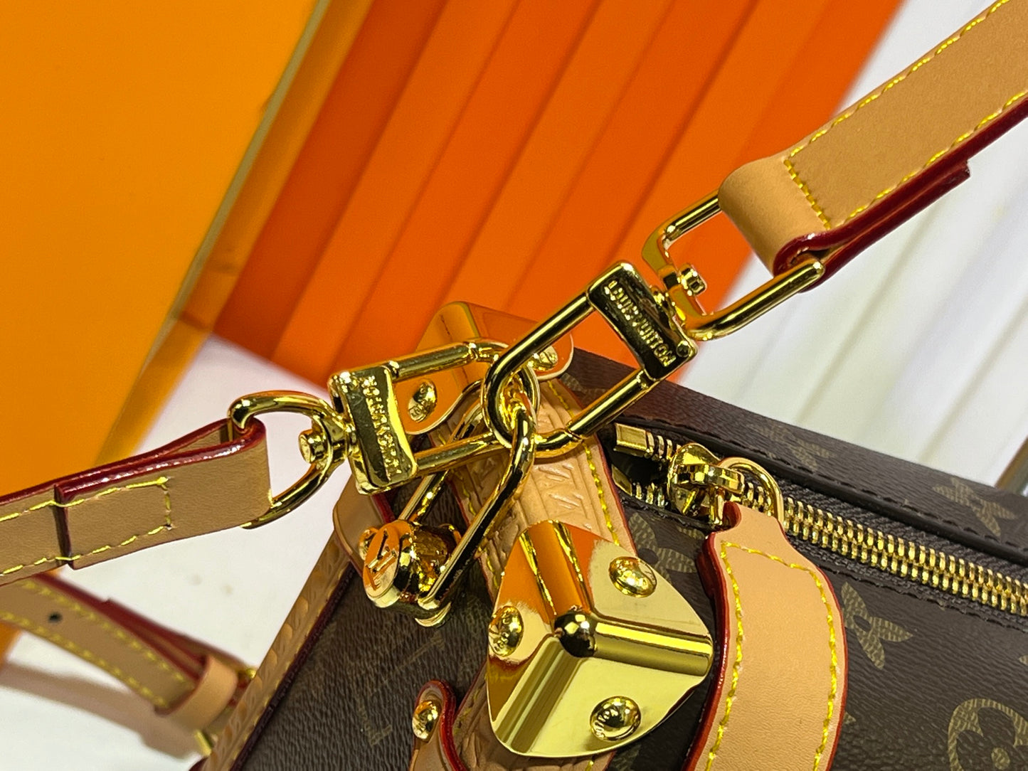 155NE19BDE Stylish leather bag