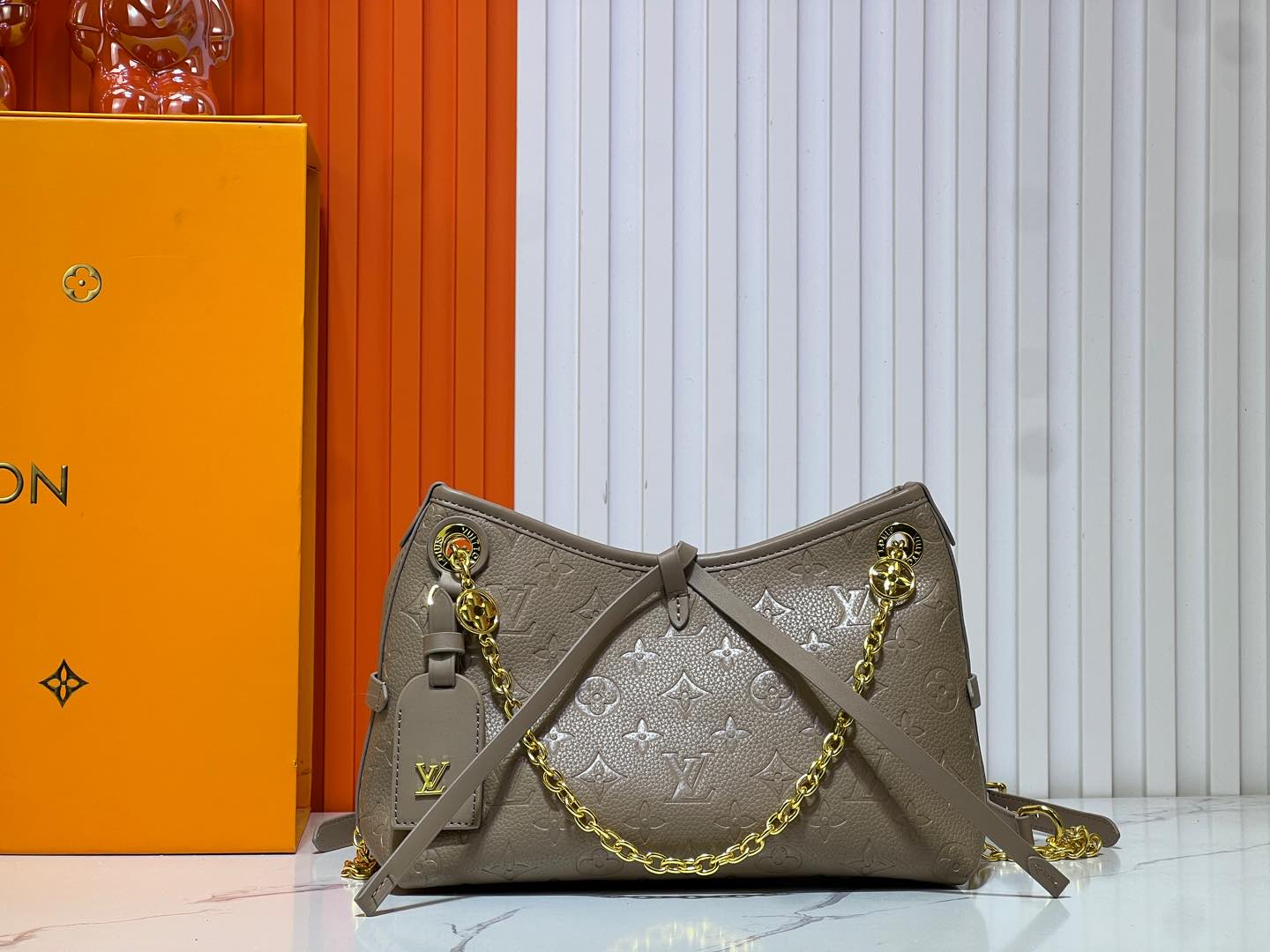 2WE33BDE Stylish leather bag